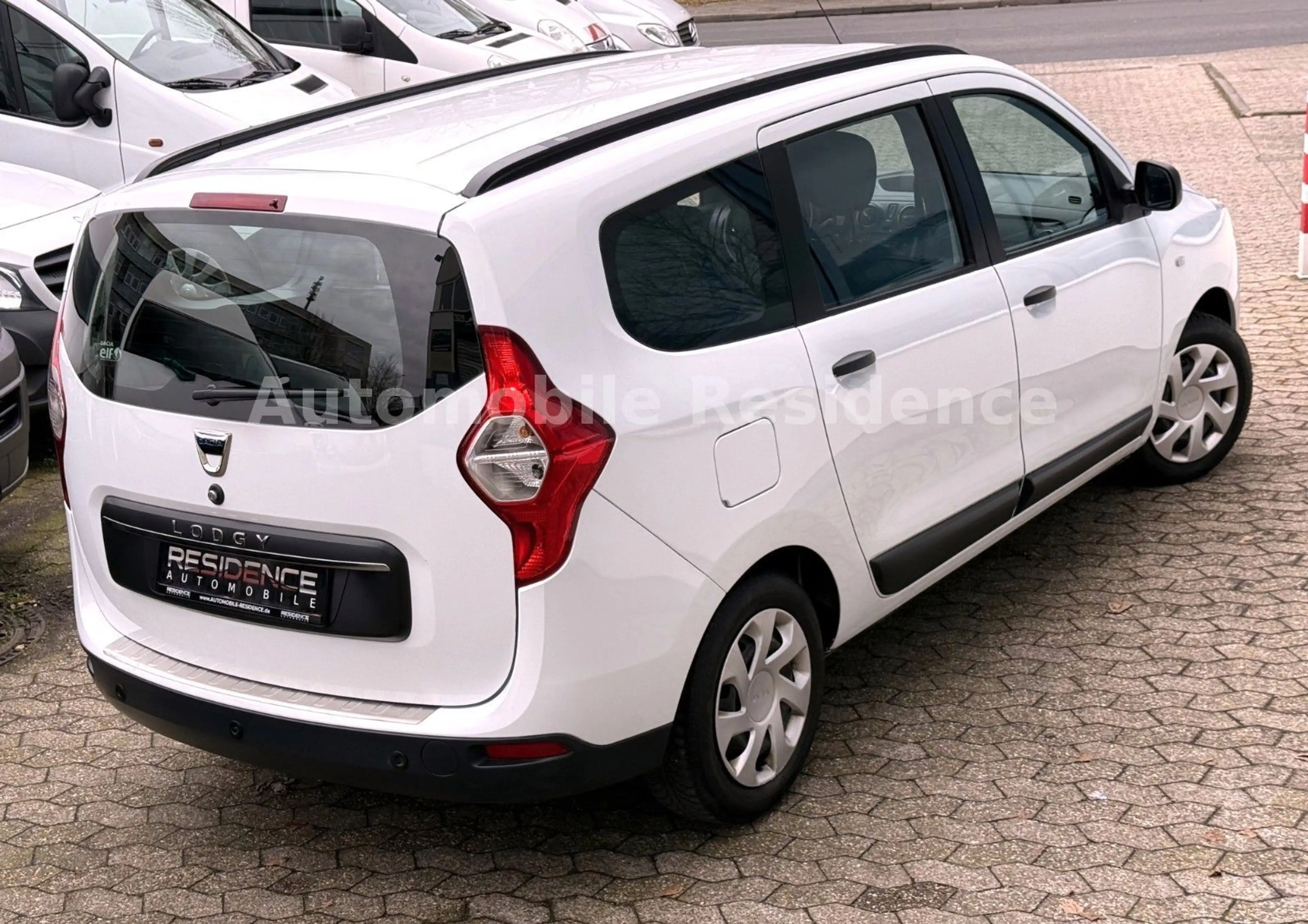 Dacia Lodgy 1.3 TCe 100*KLIMA*7-SITZER*PDC*E-PAKET*1HD — photo 4