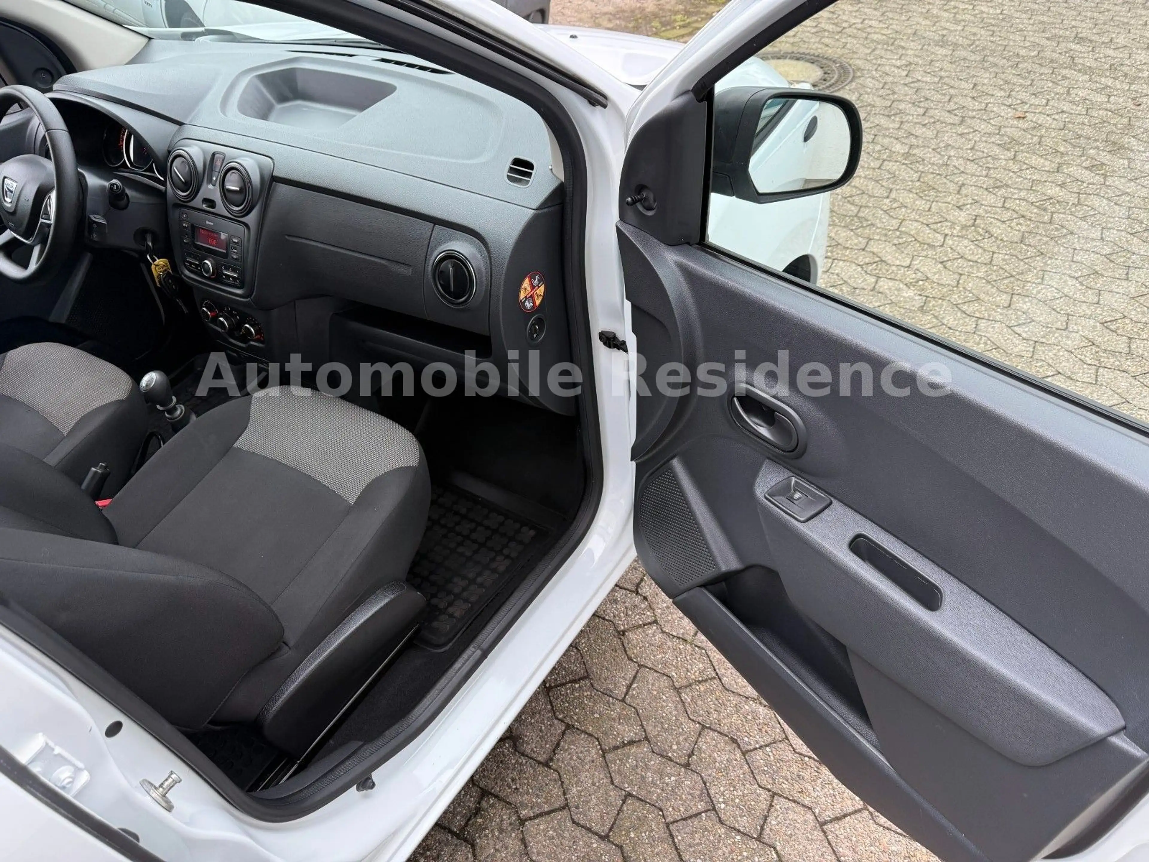 Dacia Lodgy 1.3 TCe 100*KLIMA*7-SITZER*PDC*E-PAKET*1HD — photo 7
