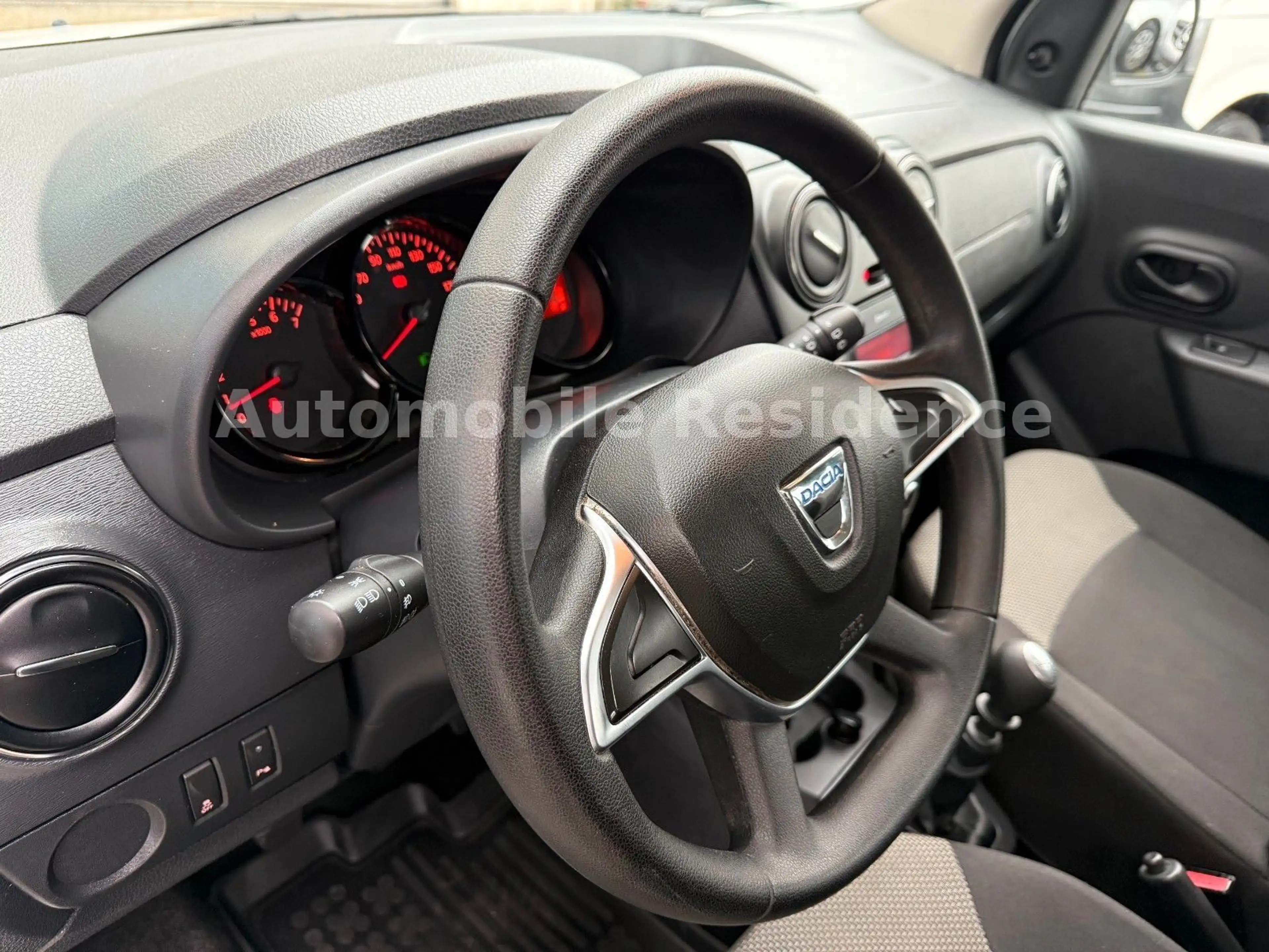 Dacia Lodgy 1.3 TCe 100*KLIMA*7-SITZER*PDC*E-PAKET*1HD — photo 14