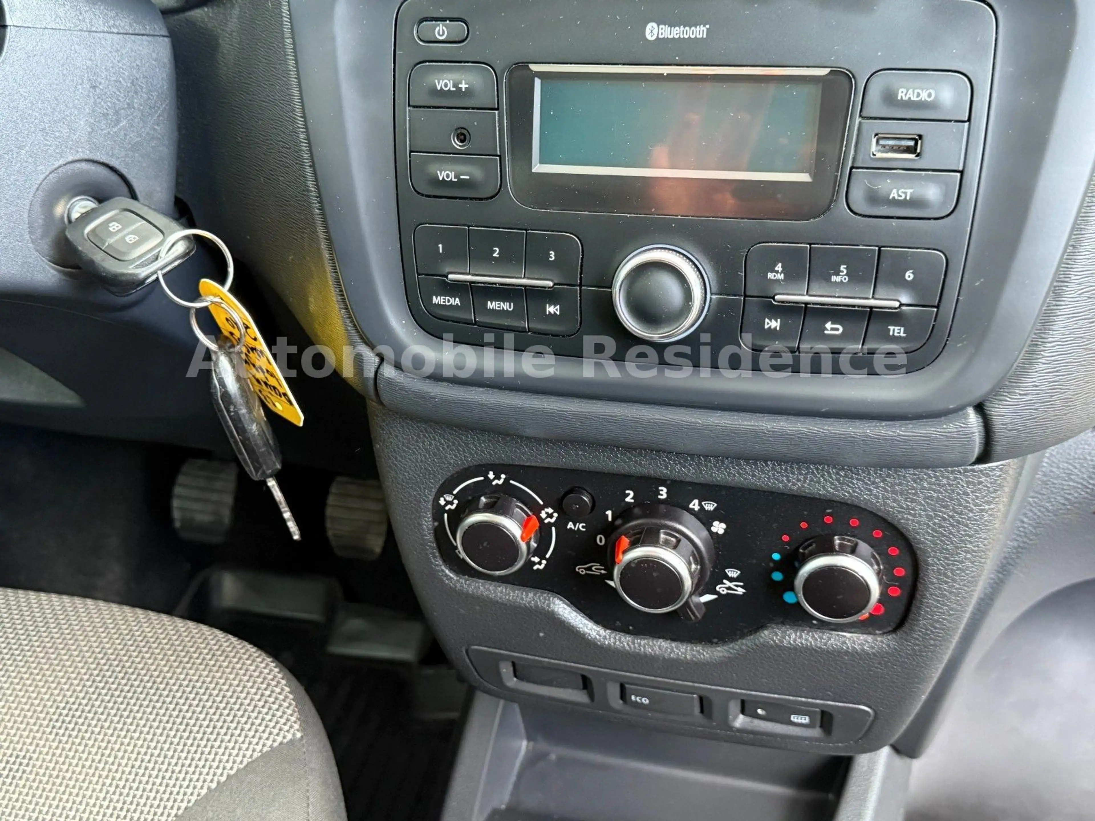 Dacia Lodgy 1.3 TCe 100*KLIMA*7-SITZER*PDC*E-PAKET*1HD — photo 15