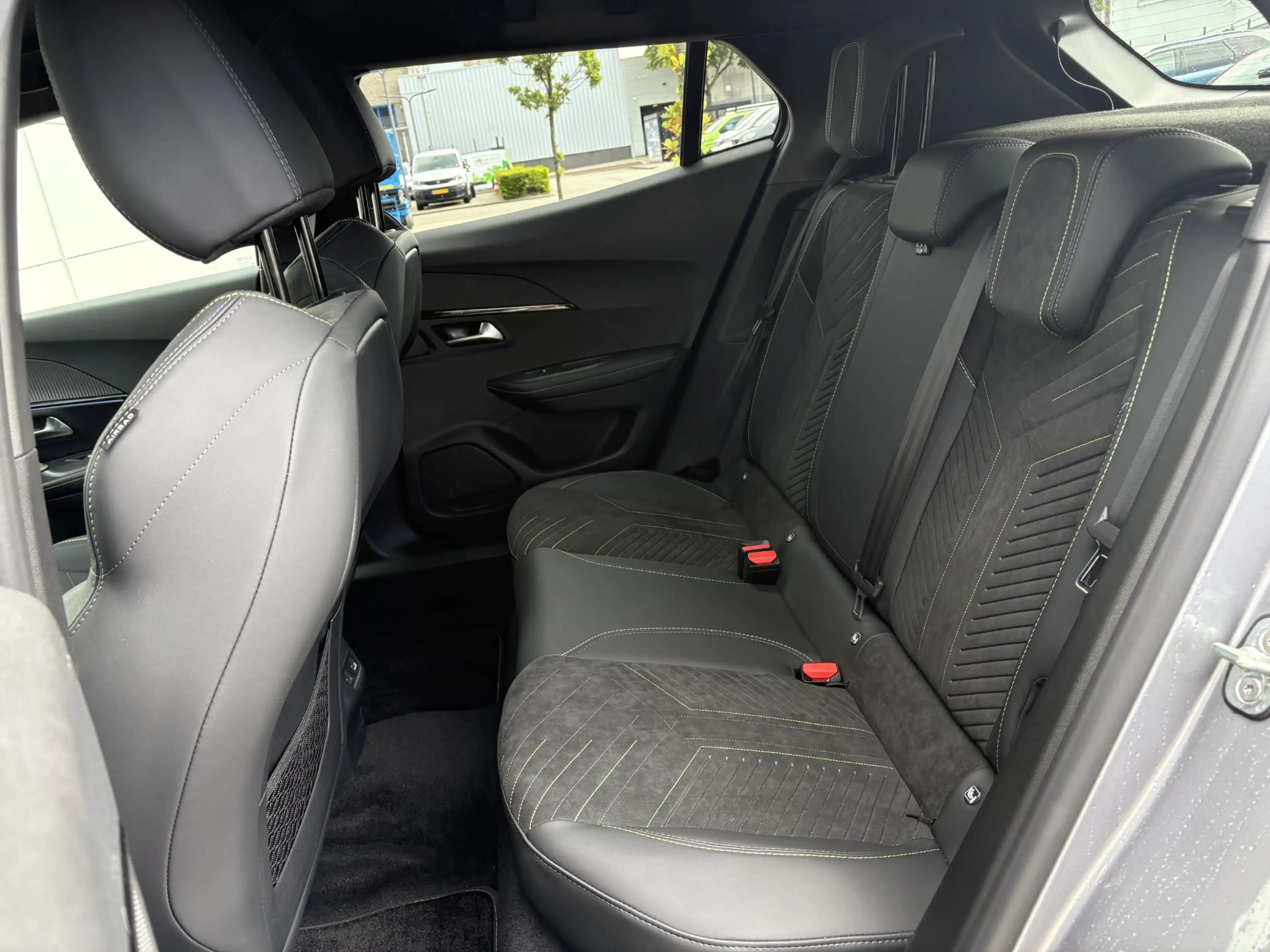 Peugeot e-2008 EV GT 54 kWh | 360 Camera | Elektrische bestuurder — photo 11