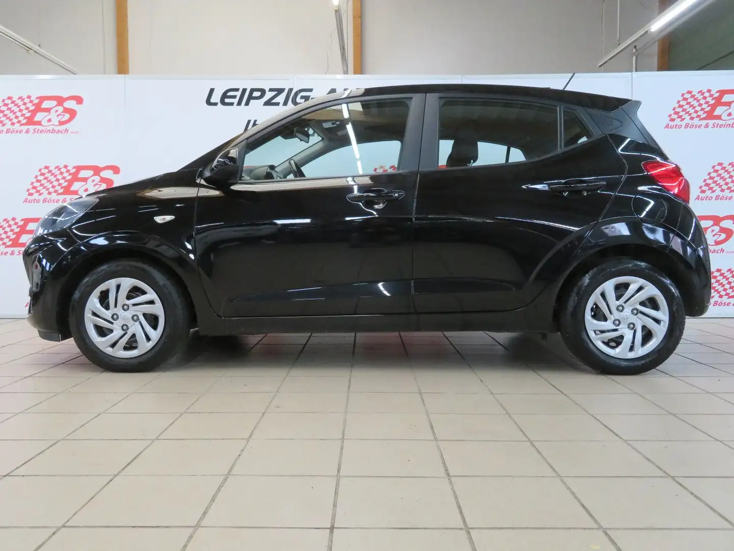 Hyundai i10 Pure*KLIMA*DAB*PDC* Schwarz - 2