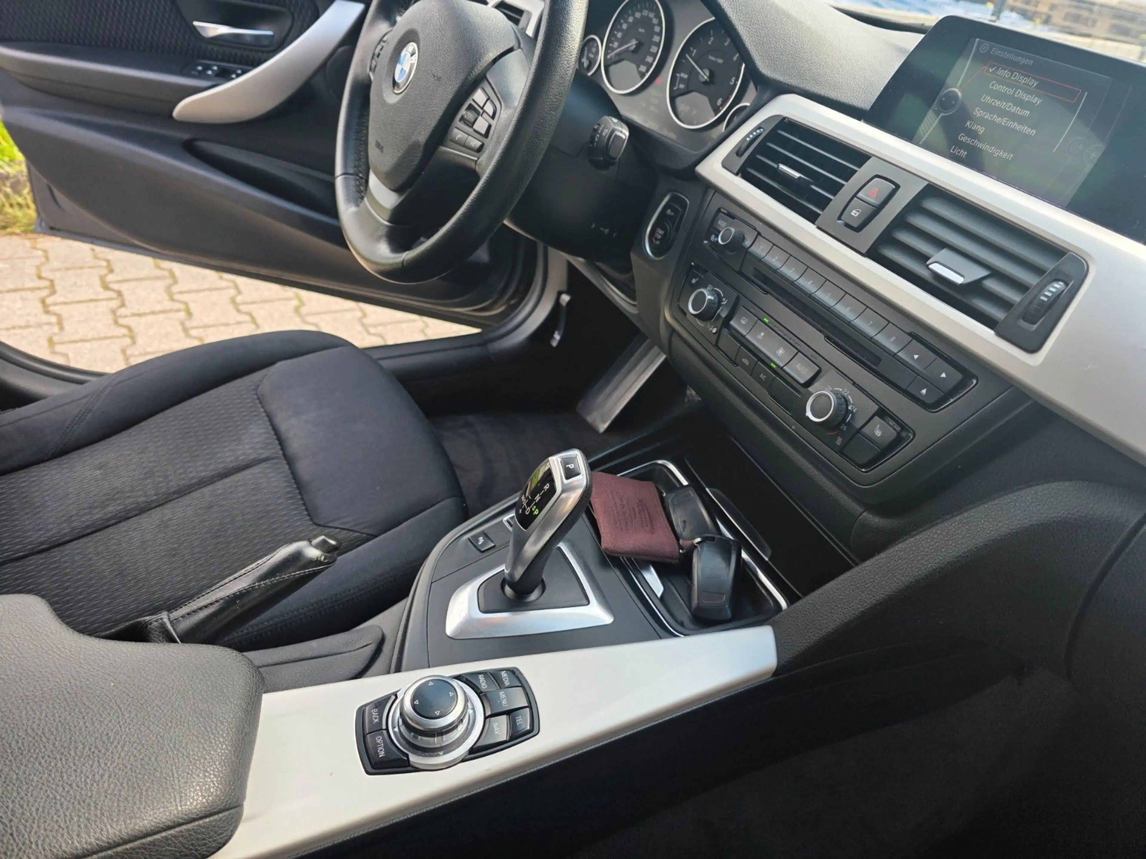 BMW 320 d x Drive Touring Sport Line Automatik Euro 5 — photo 12
