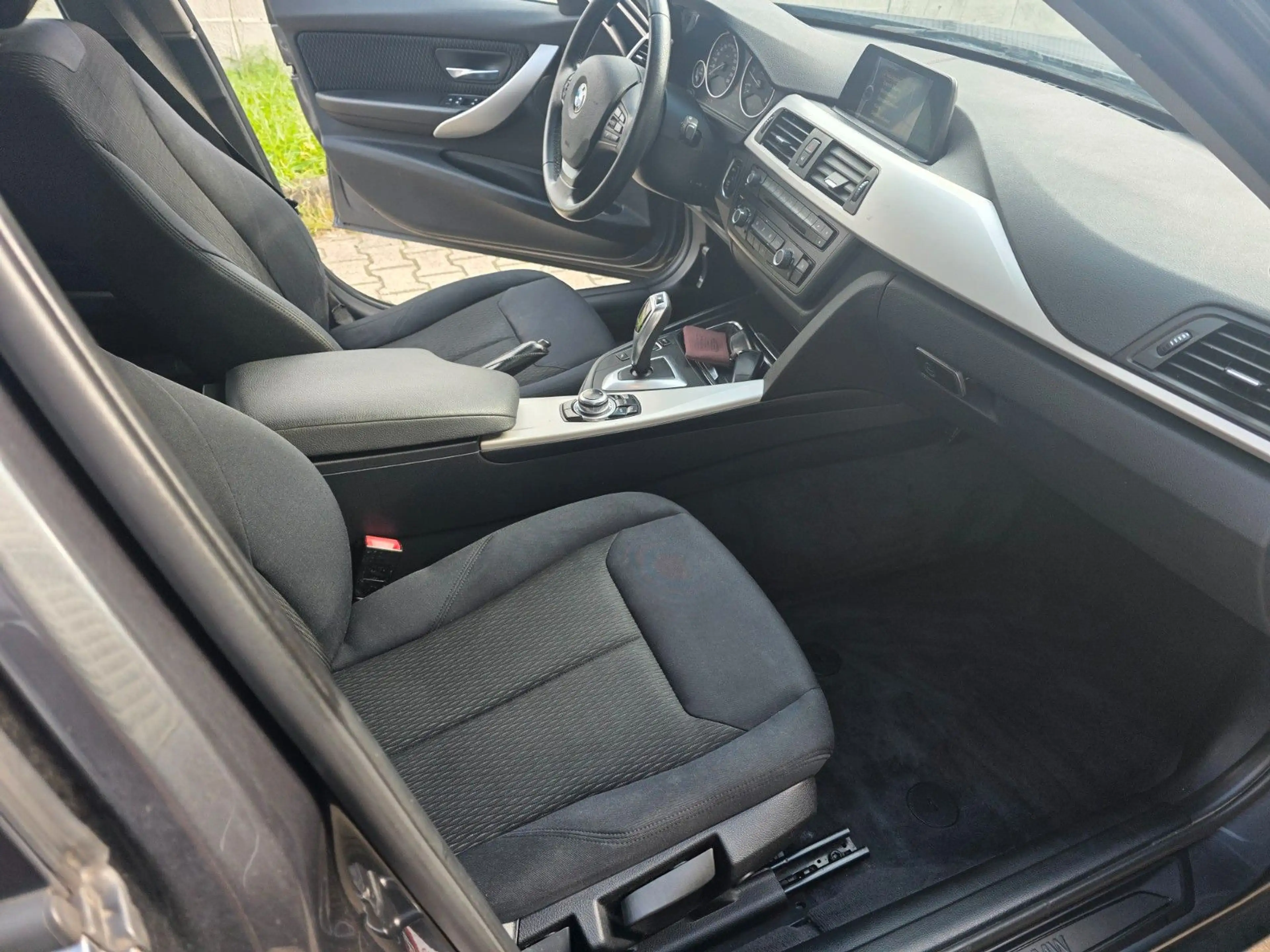BMW 320 d x Drive Touring Sport Line Automatik Euro 5 — photo 11