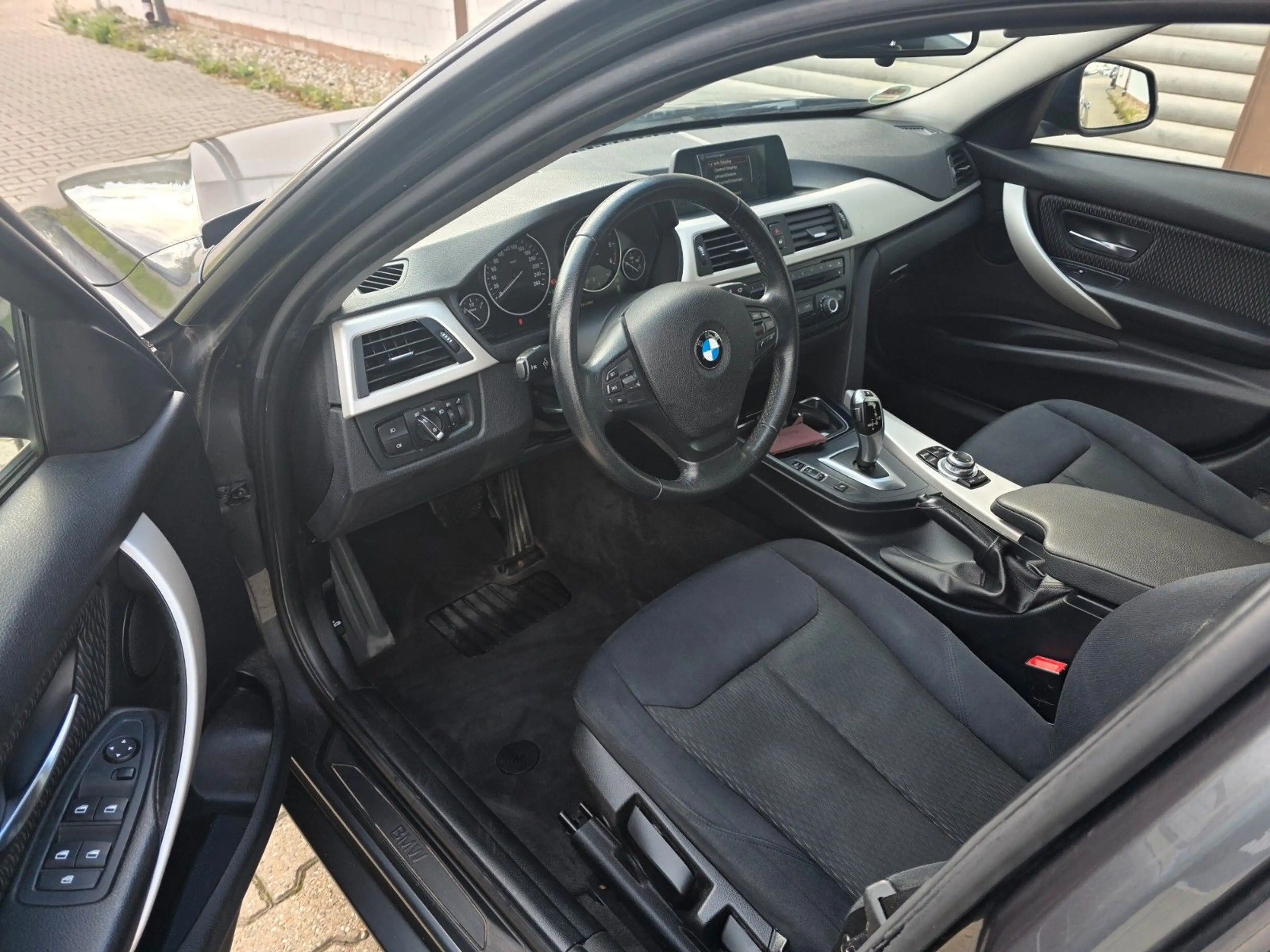 BMW 320 d x Drive Touring Sport Line Automatik Euro 5 — photo 8