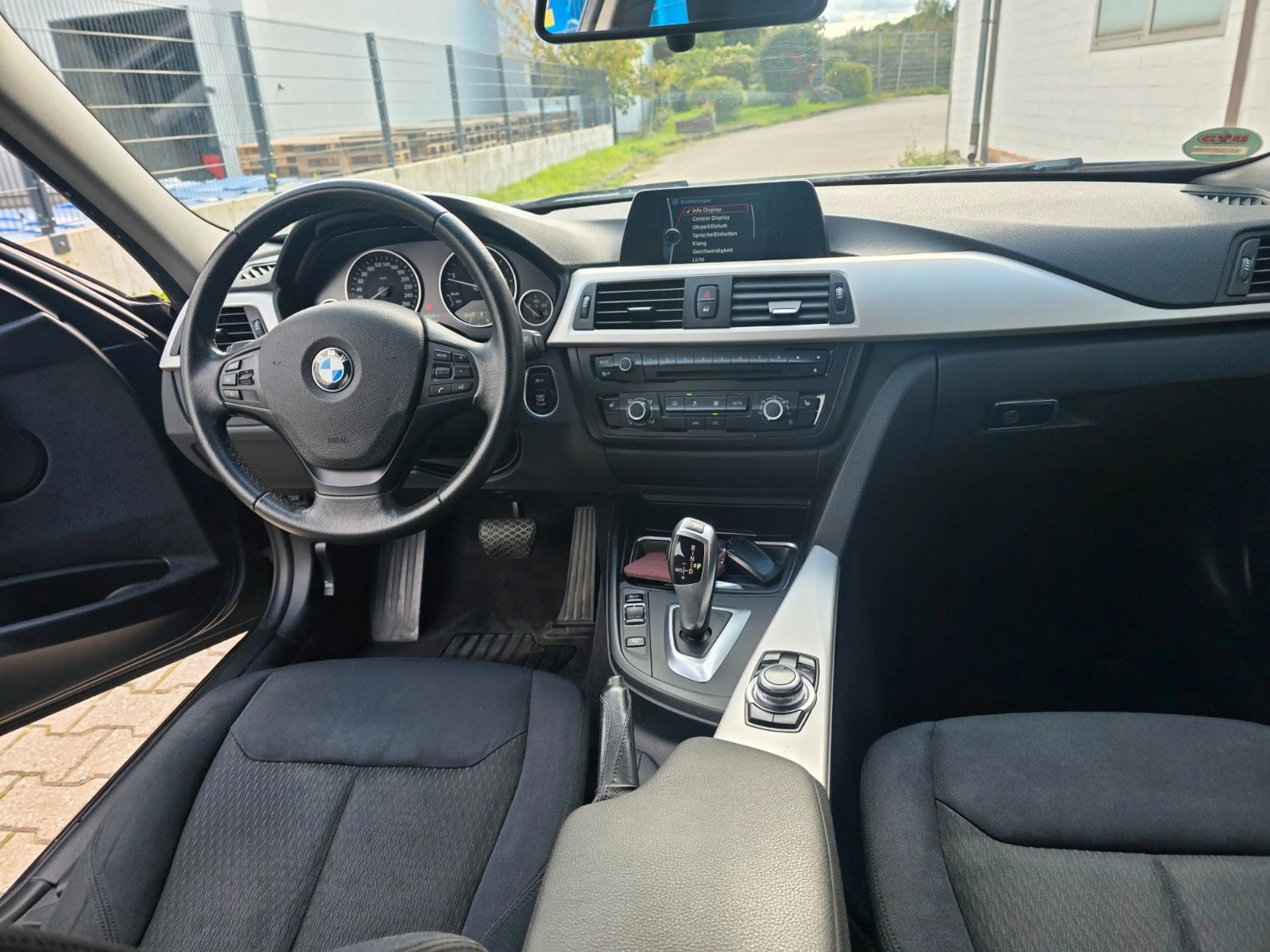 BMW 320 d x Drive Touring Sport Line Automatik Euro 5 — photo 10