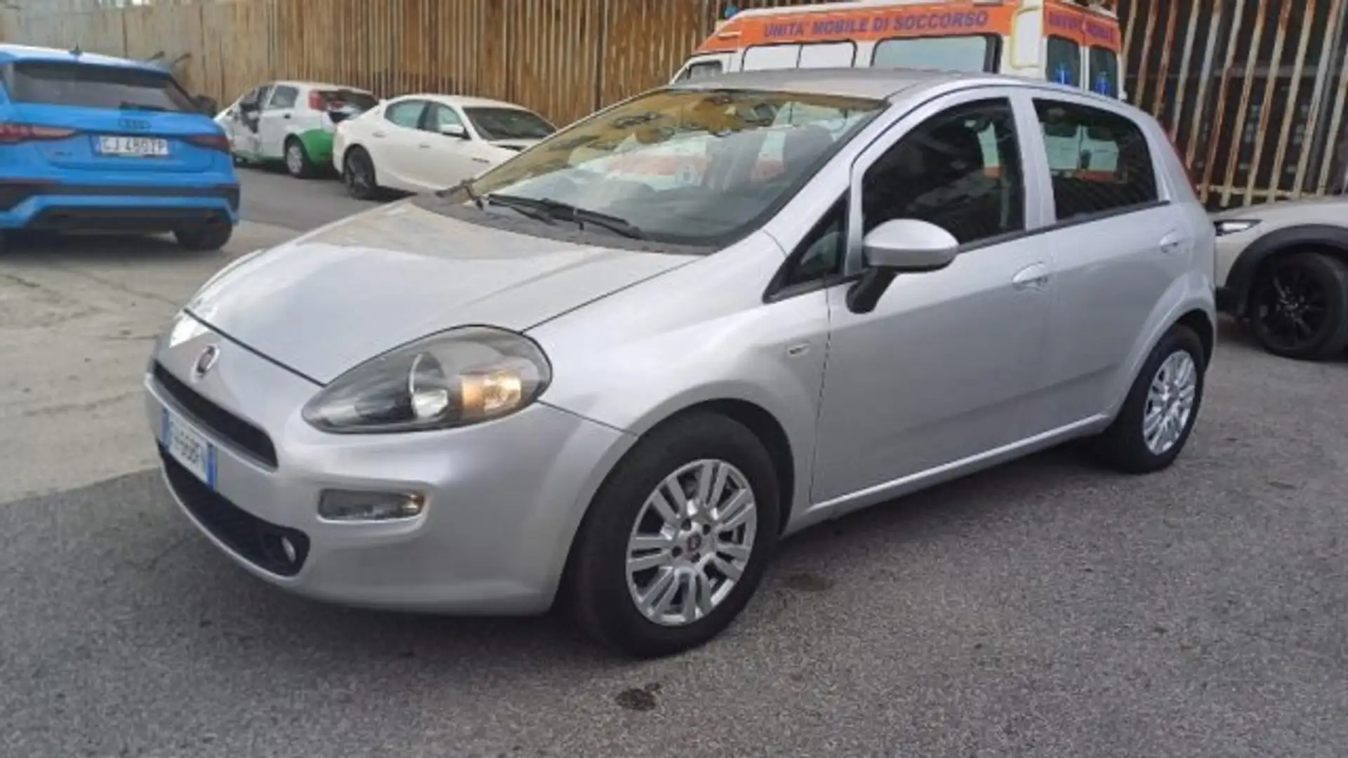 Fiat Punto Punto III 2012 5p 1.3 mjt Lounge s Gris - 2