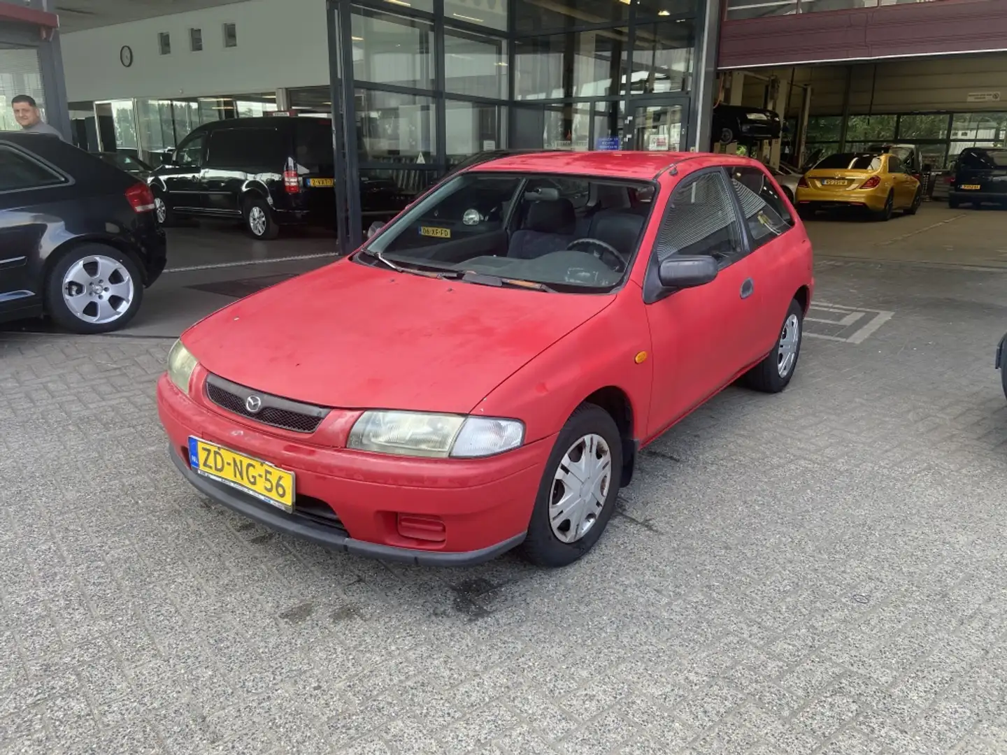 Mazda 323 1.5i P GLX Rood - 2