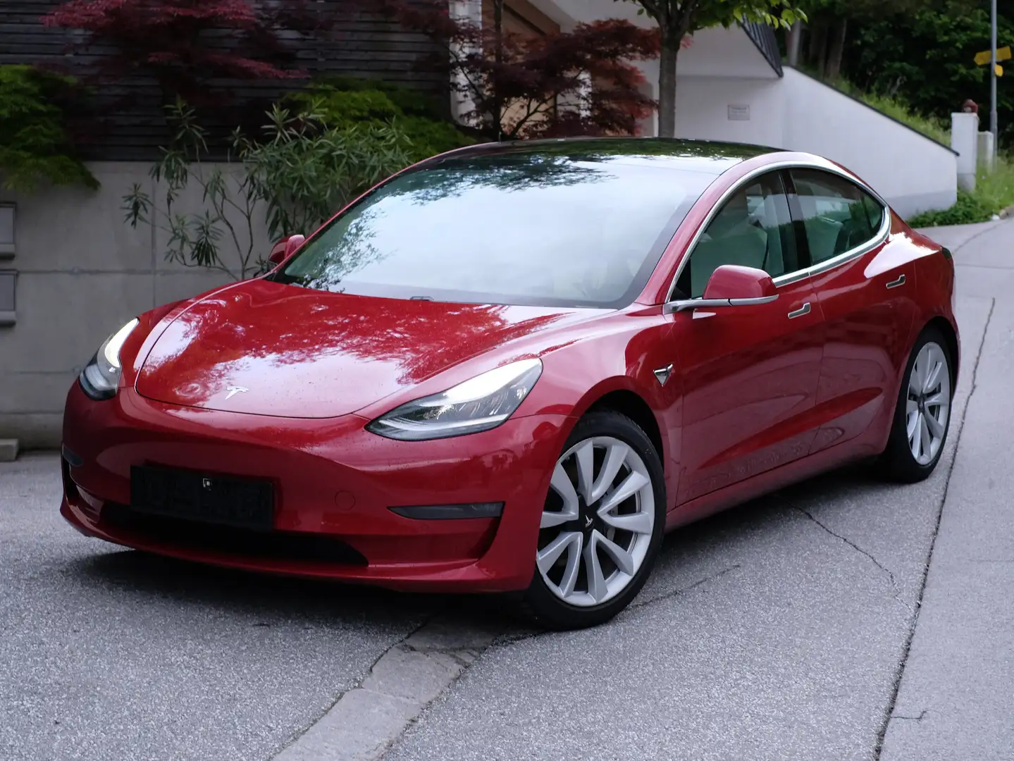 Tesla Model 3 Long Range, 16.666 netto, 19", AHK, AWD Rot - 1
