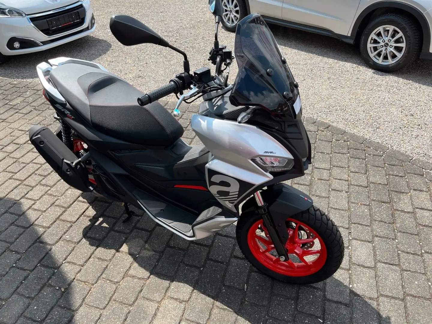Aprilia SR GT 125 E5 Sport ABS Grijs - 2