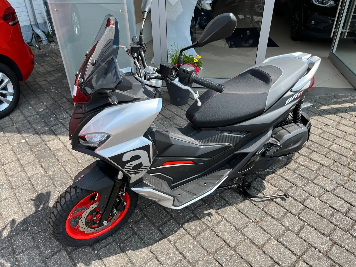 Aprilia SR GT 125 E5 Sport ABS Grijs - 1