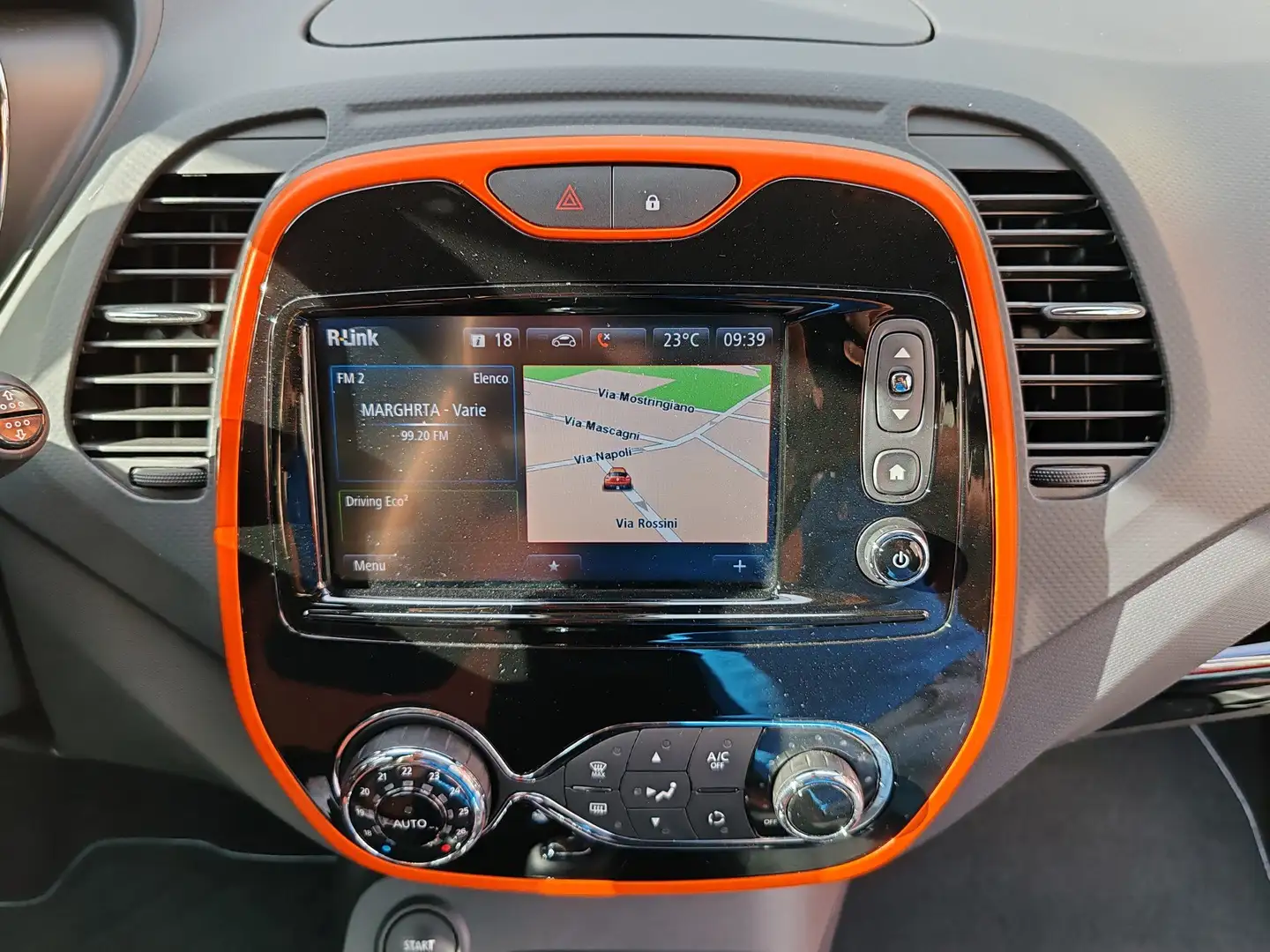 Renault Captur Captur I 2013 1.2 tce Intens (energy r-link) s Oranje - 2