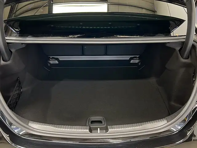 Mercedes-Benz 220 view 6