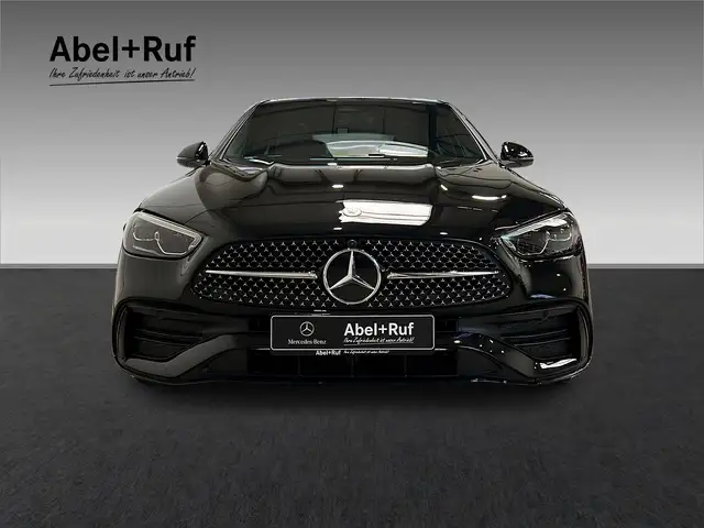 Mercedes-Benz 220 view 2