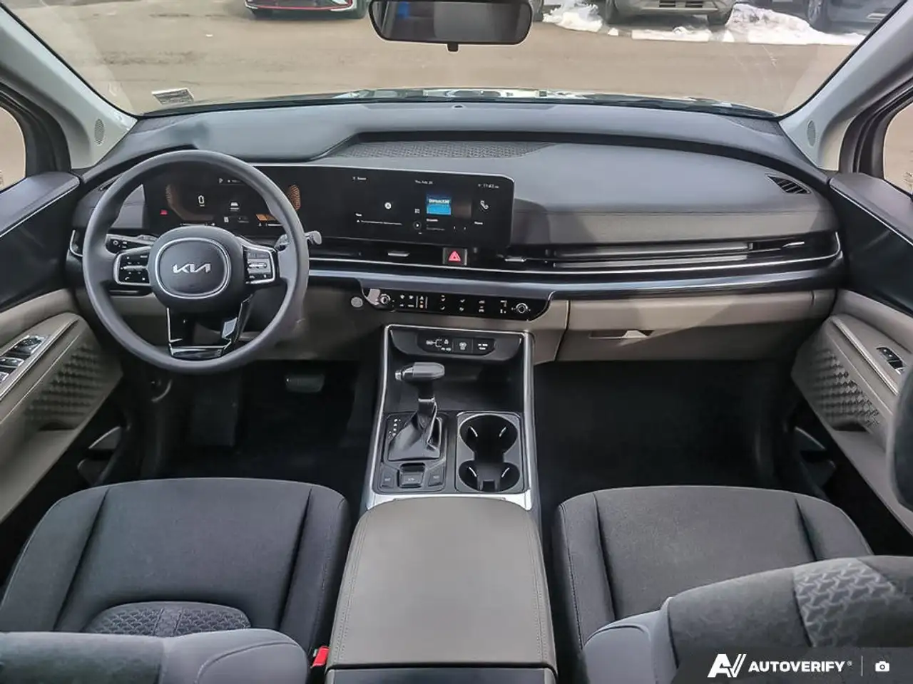 Kia Carnival снимка Kia Carnival