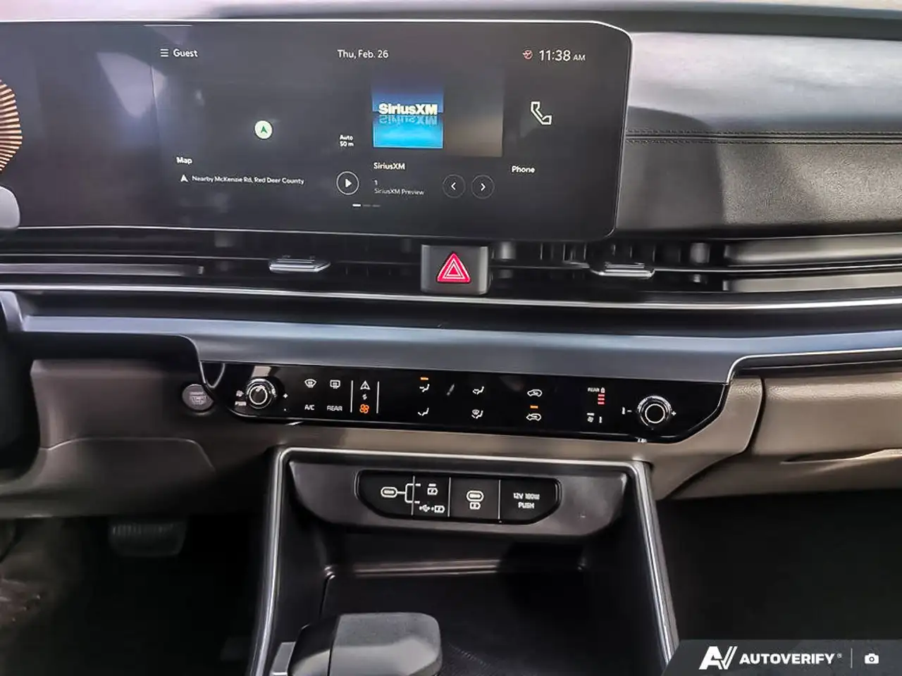 Kia Carnival снимка Kia Carnival