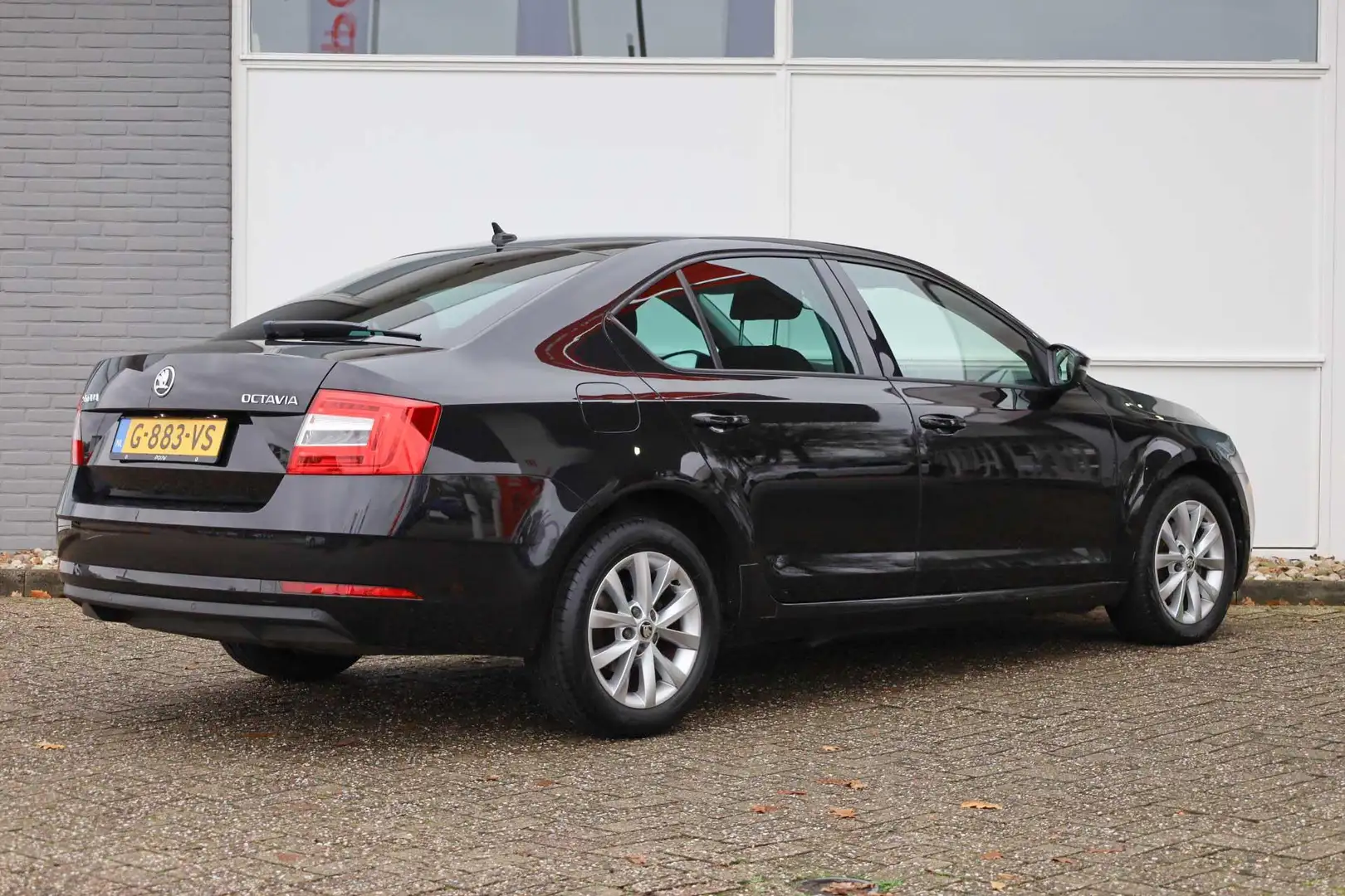 Skoda Octavia 1.0 TSI 115pk Business Edition | Climate Control | Zwart - 2