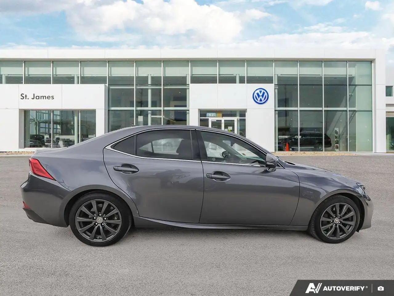 Lexus IS снимка Lexus IS