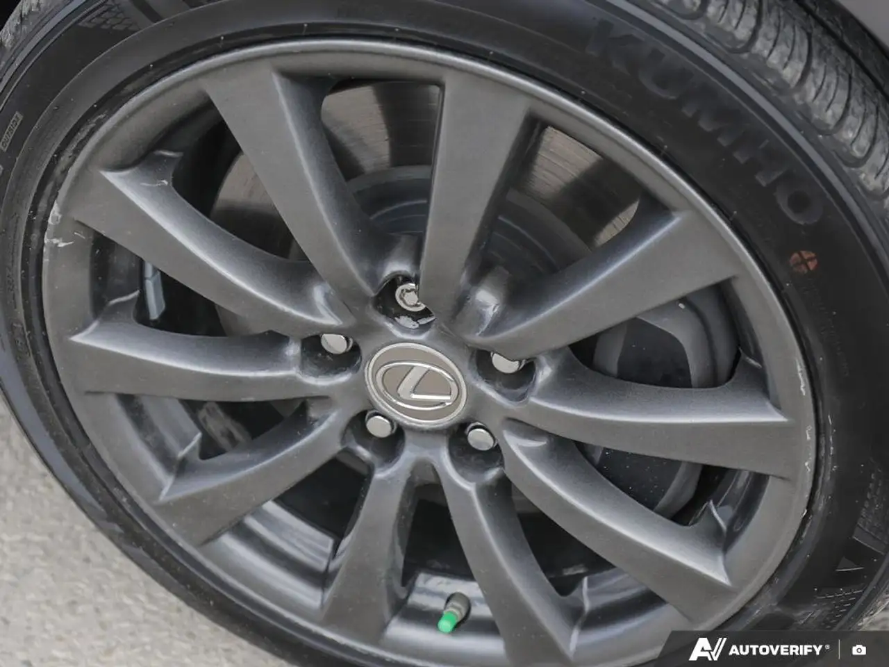 Lexus IS снимка Lexus IS