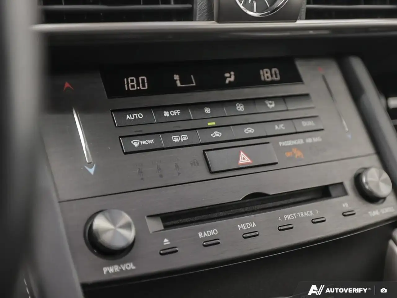 Lexus IS снимка Lexus IS