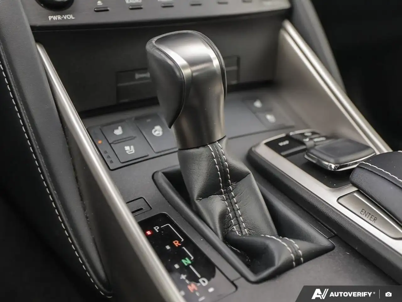 Lexus IS снимка Lexus IS