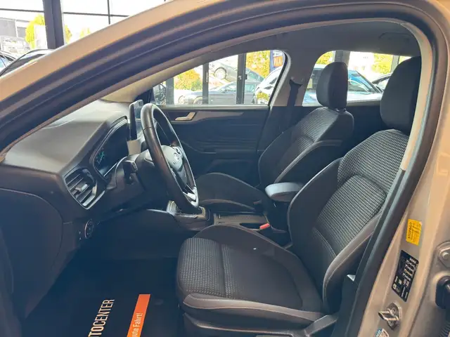 Ford Focus view 10