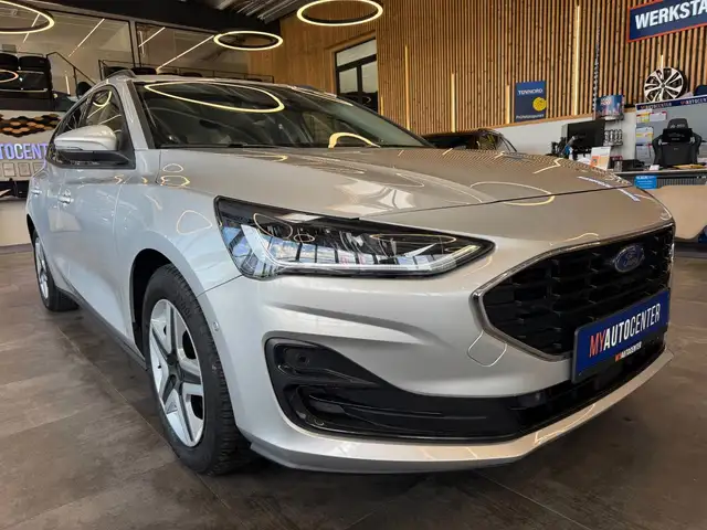 Ford Focus view 3