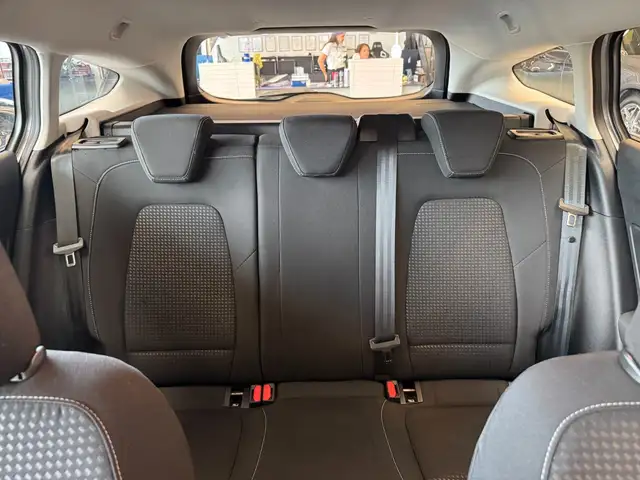 Ford Focus view 11
