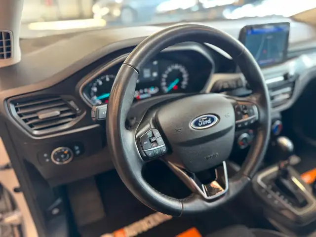 Ford Focus view 9