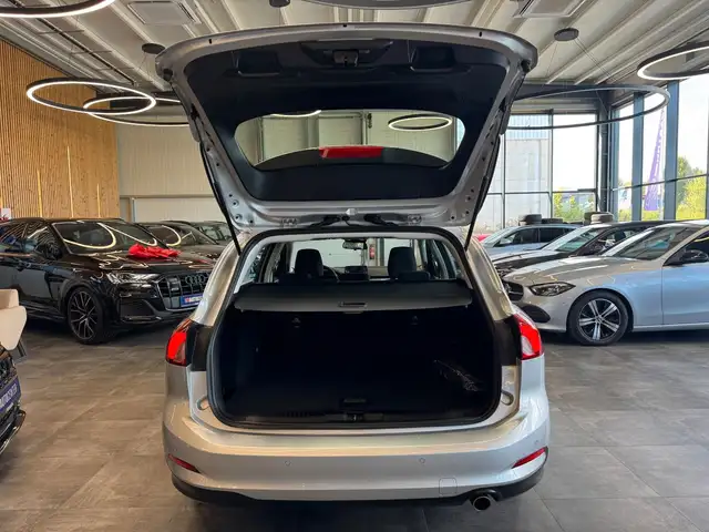 Ford Focus view 6