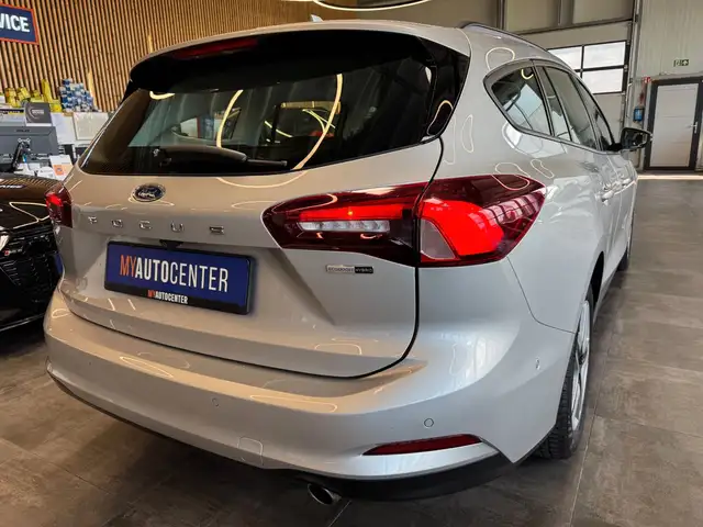 Ford Focus view 2
