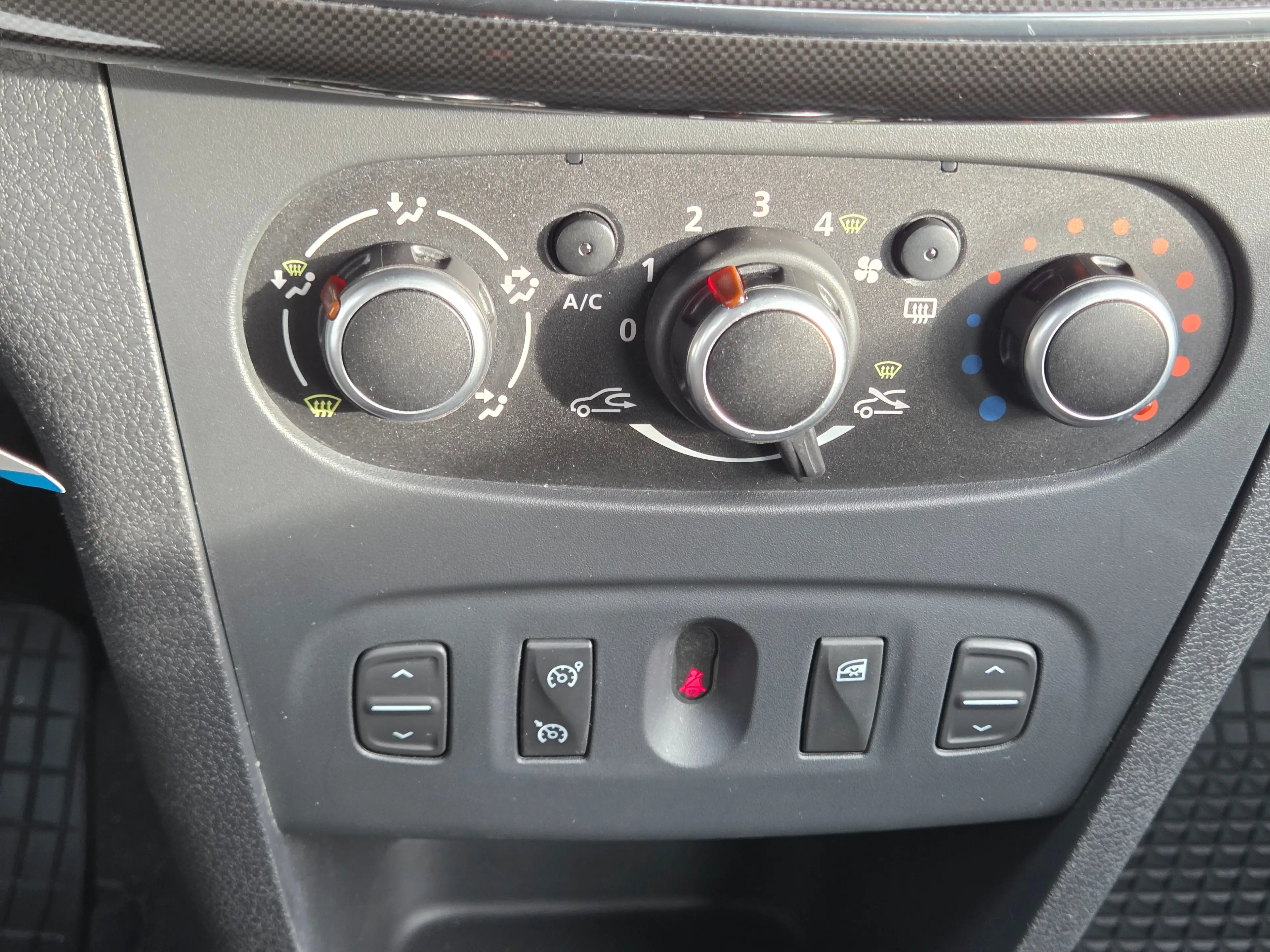 Dacia Logan Logan MCV 1.5 Blue dCi Anniversary (EU6.2) — photo 15