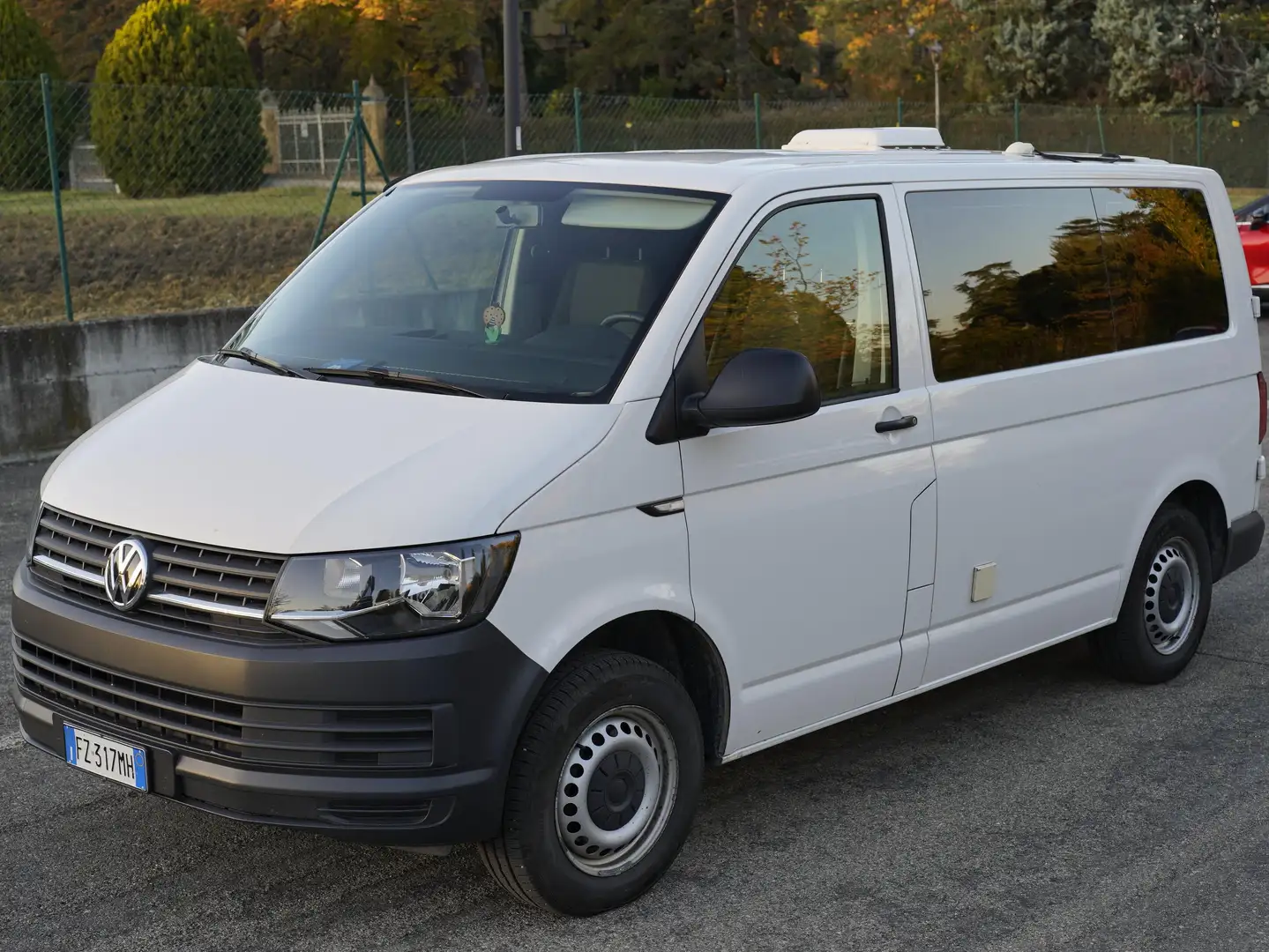 Volkswagen T6 Kombi Biały - 1