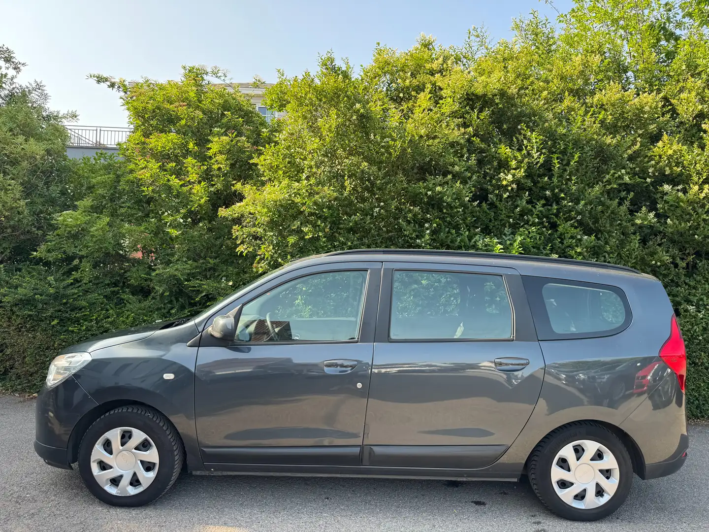 Dacia Lodgy 1.5 dCi Laureate 5pl. NAVI+CRUISE Gris - 2