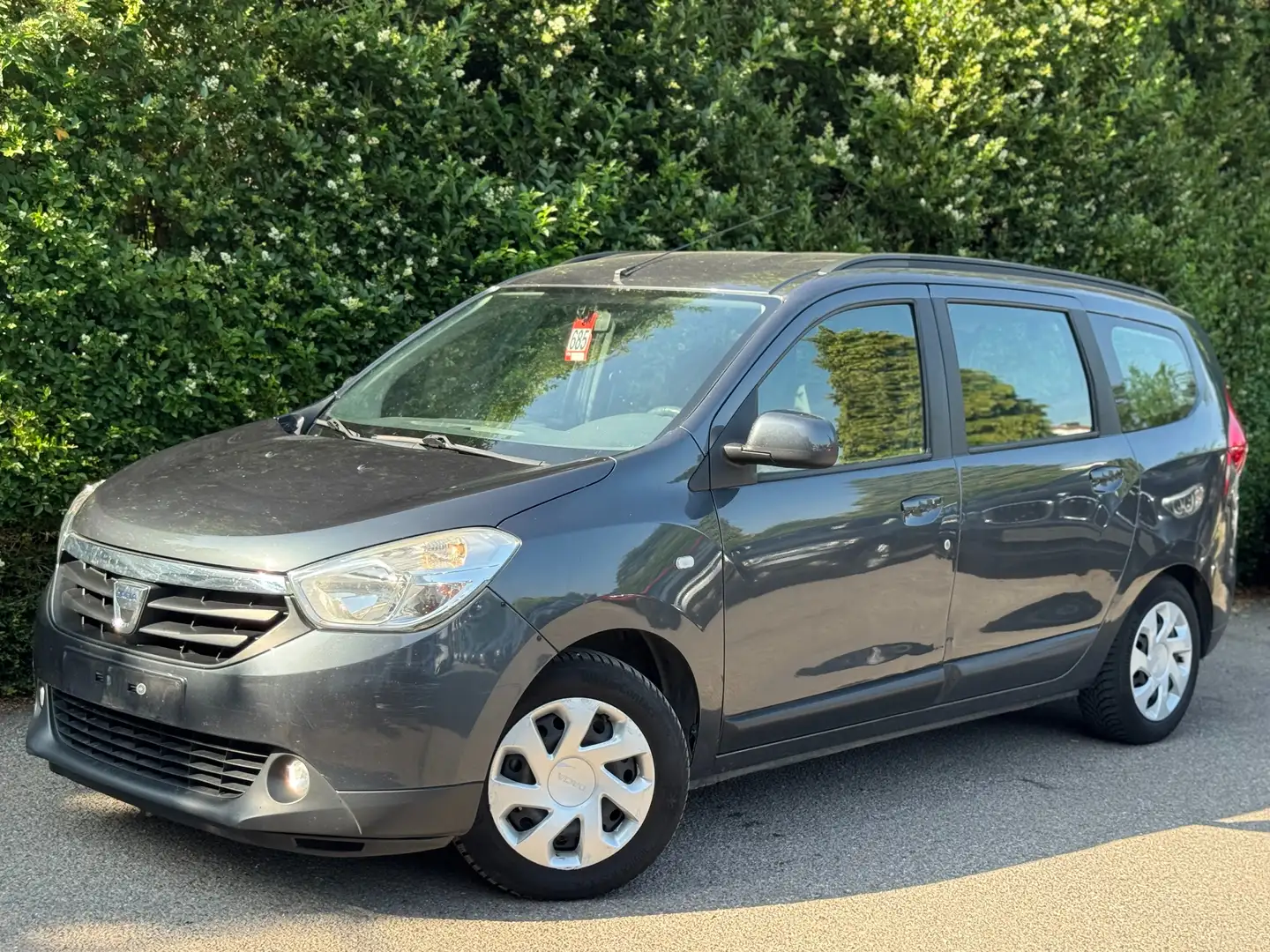 Dacia Lodgy 1.5 dCi Laureate 5pl. NAVI+CRUISE Gris - 1