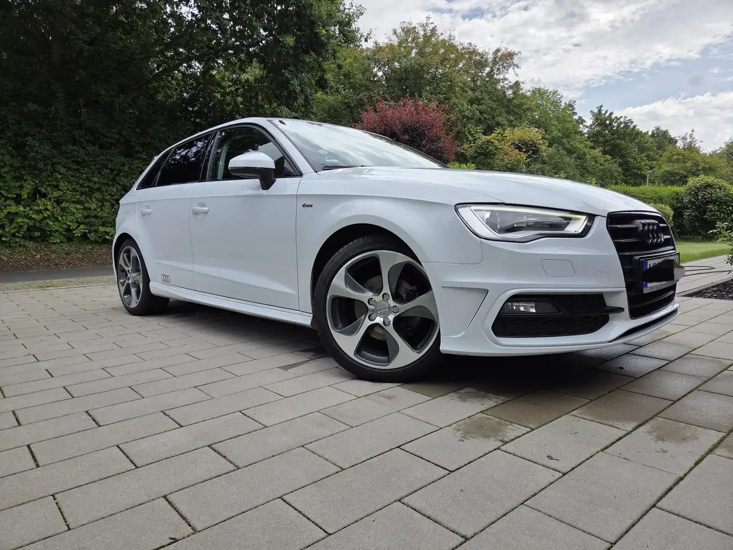 Audi A3 A3 Sportback S Line 1.4 TFSI Sportback Ambition Weiß - 2