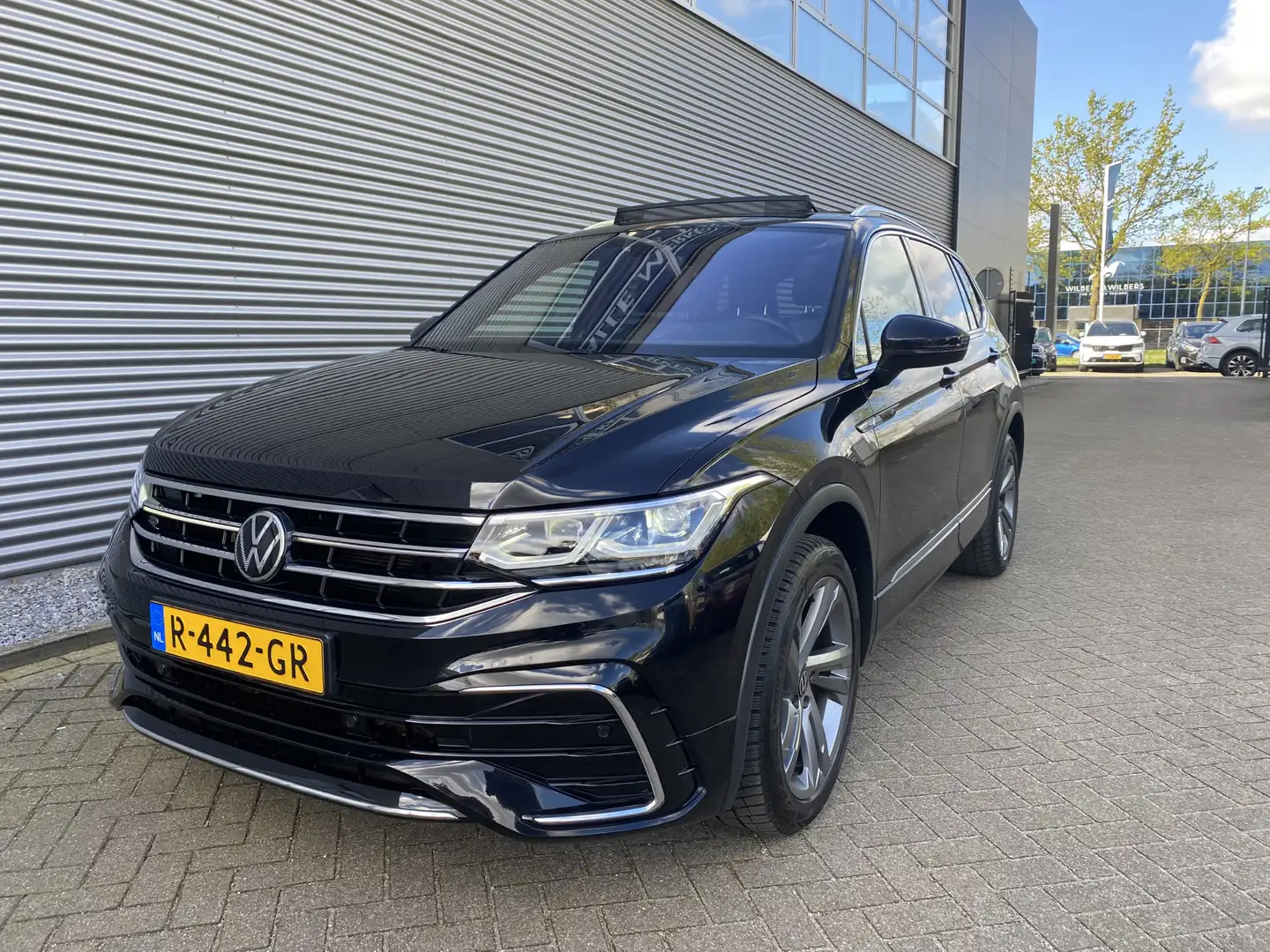 Volkswagen Tiguan Allspace 1.5 TSI R-Line Business+ 7p. | Pano | Adpt. Cruise Zwart - 2