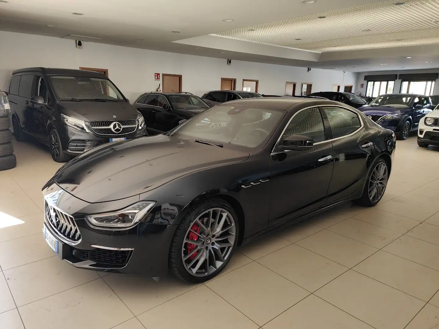 Maserati Ghibli 3.0V6 430cv Q4 Granlusso Pelle Fari Xeno Blis 21” Siyah - 1