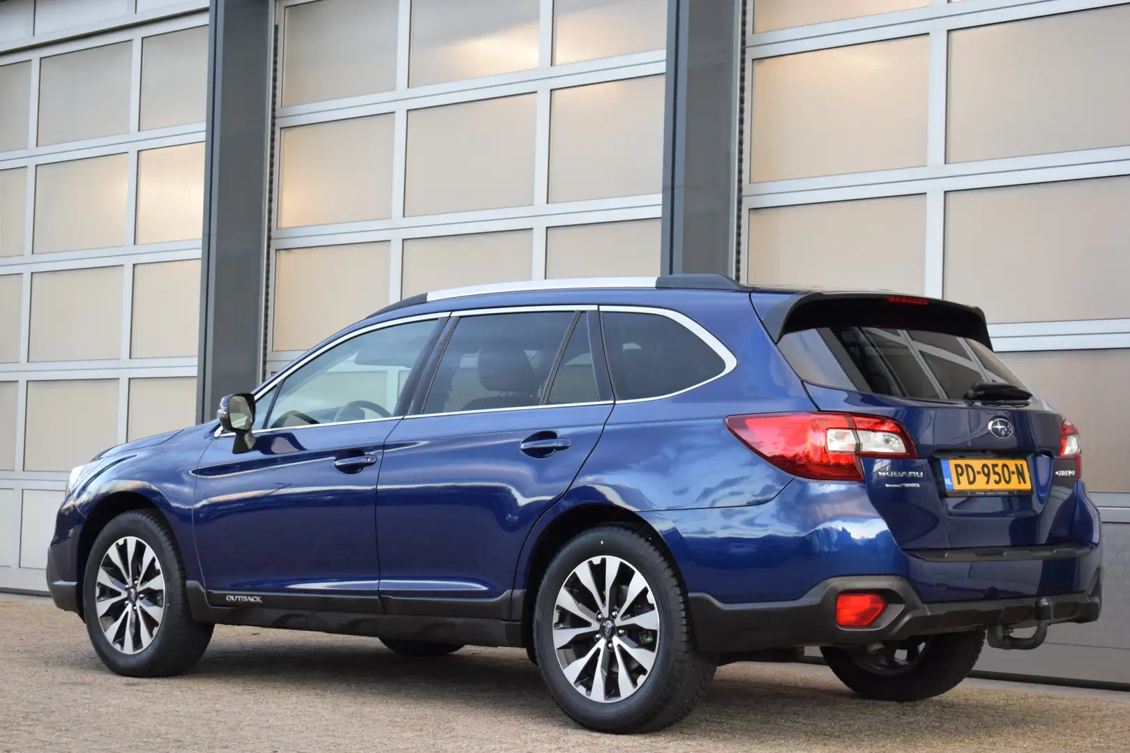 Subaru OUTBACK 2.5i Premium OrigNL | Dakje | NAP | Leer | Eyesigh Blauw - 2