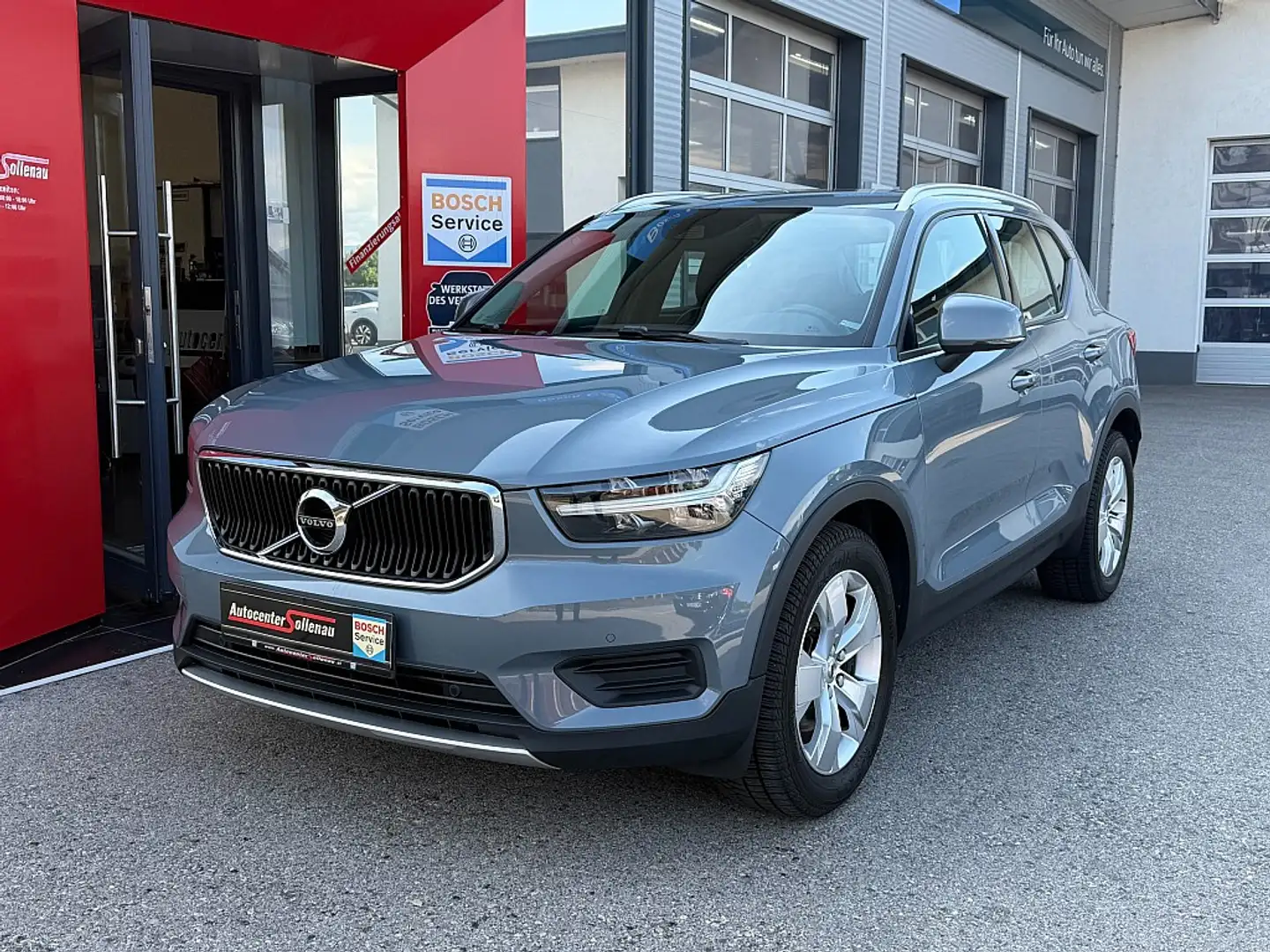 Volvo XC40 D4 Momentum AWD Geartronic Gris - 1