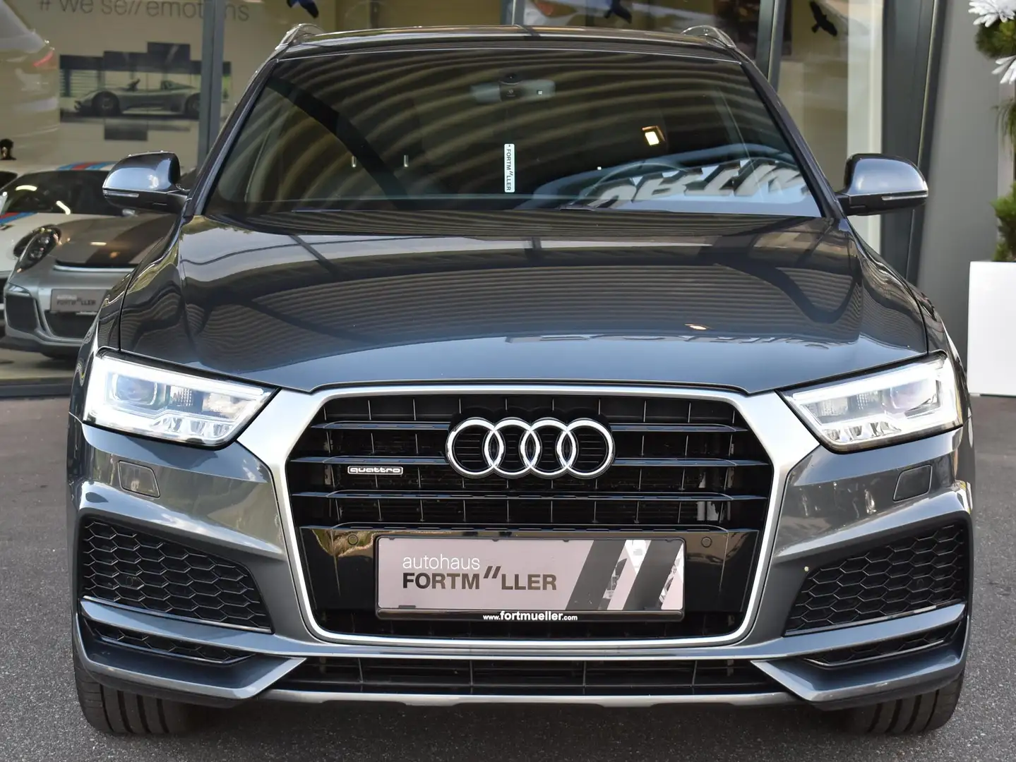 Audi Q3 2.0 TDI //S line  quattro Grau - 2