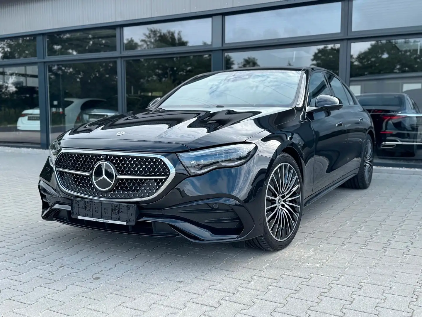 Mercedes-Benz E 220 E220d 4M AMG Line Premium -HUD-Pano-Belüf.Sitz Noir - 1