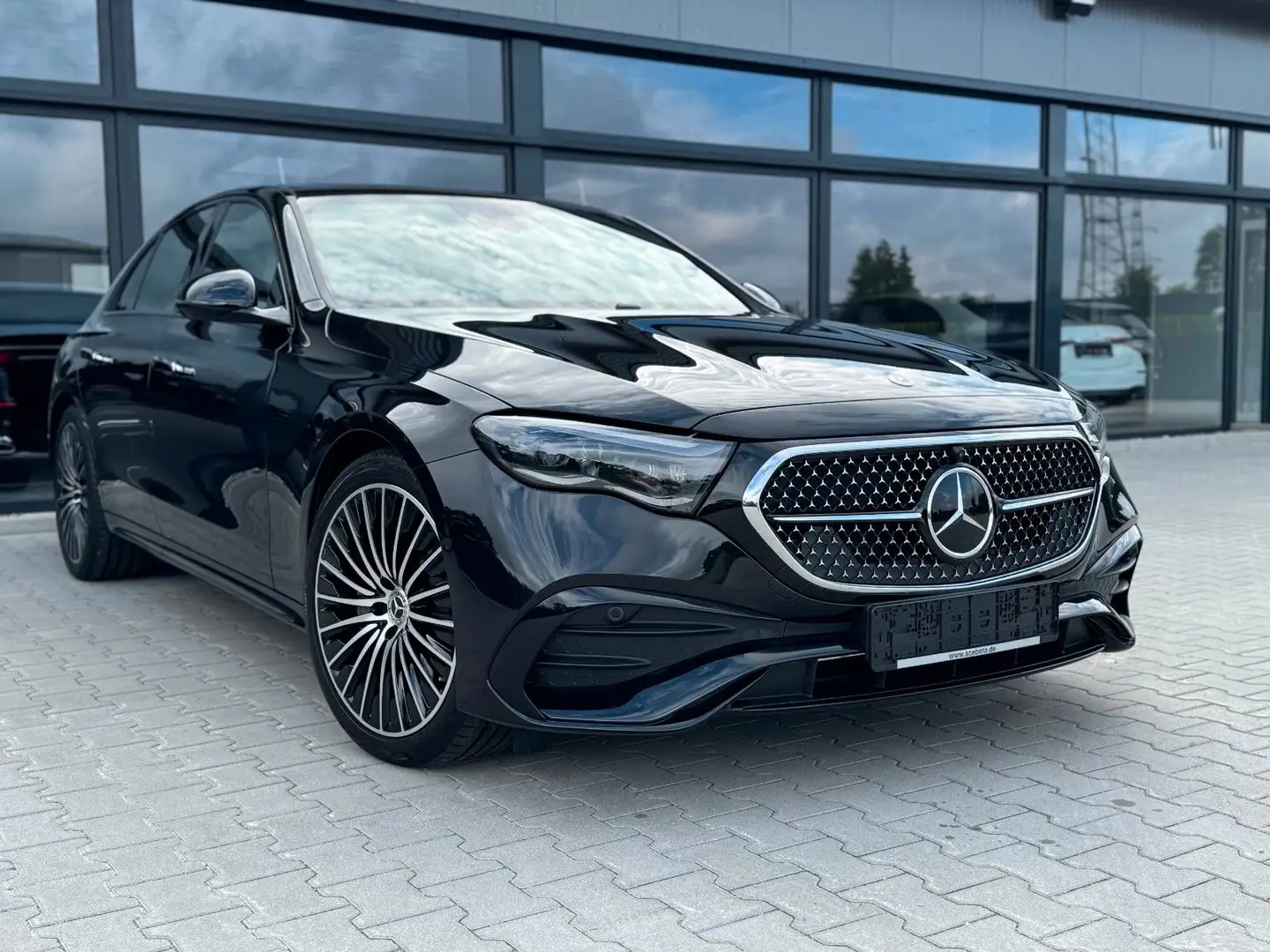 Mercedes-Benz E 220 E220d 4M AMG Line Premium -HUD-Pano-Belüf.Sitz Noir - 2