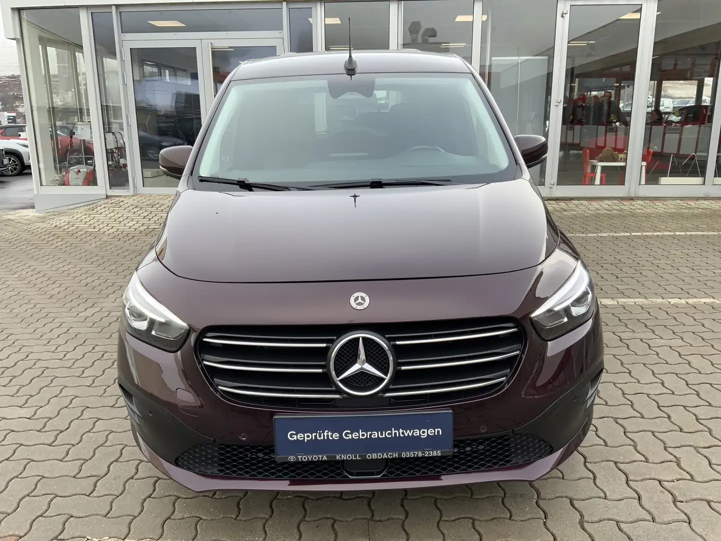 Mercedes-Benz Sonstige T 180 d standard (420.833) Rot - 2