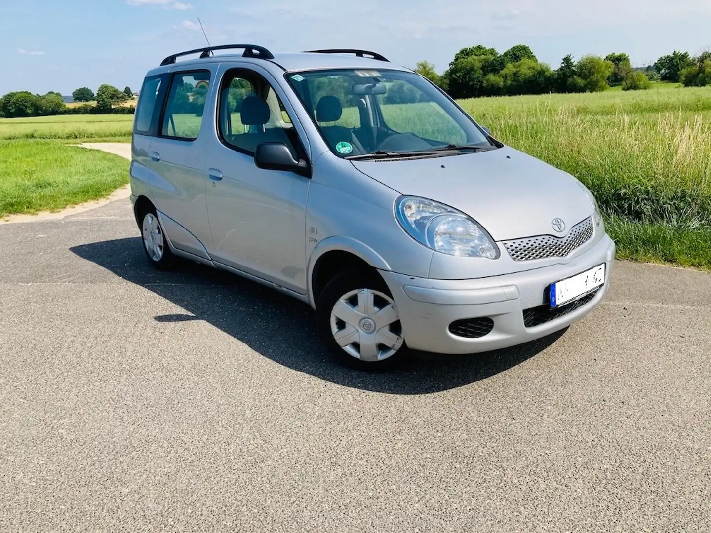 Toyota Yaris Yaris Verso 1.3 C Silber - 2