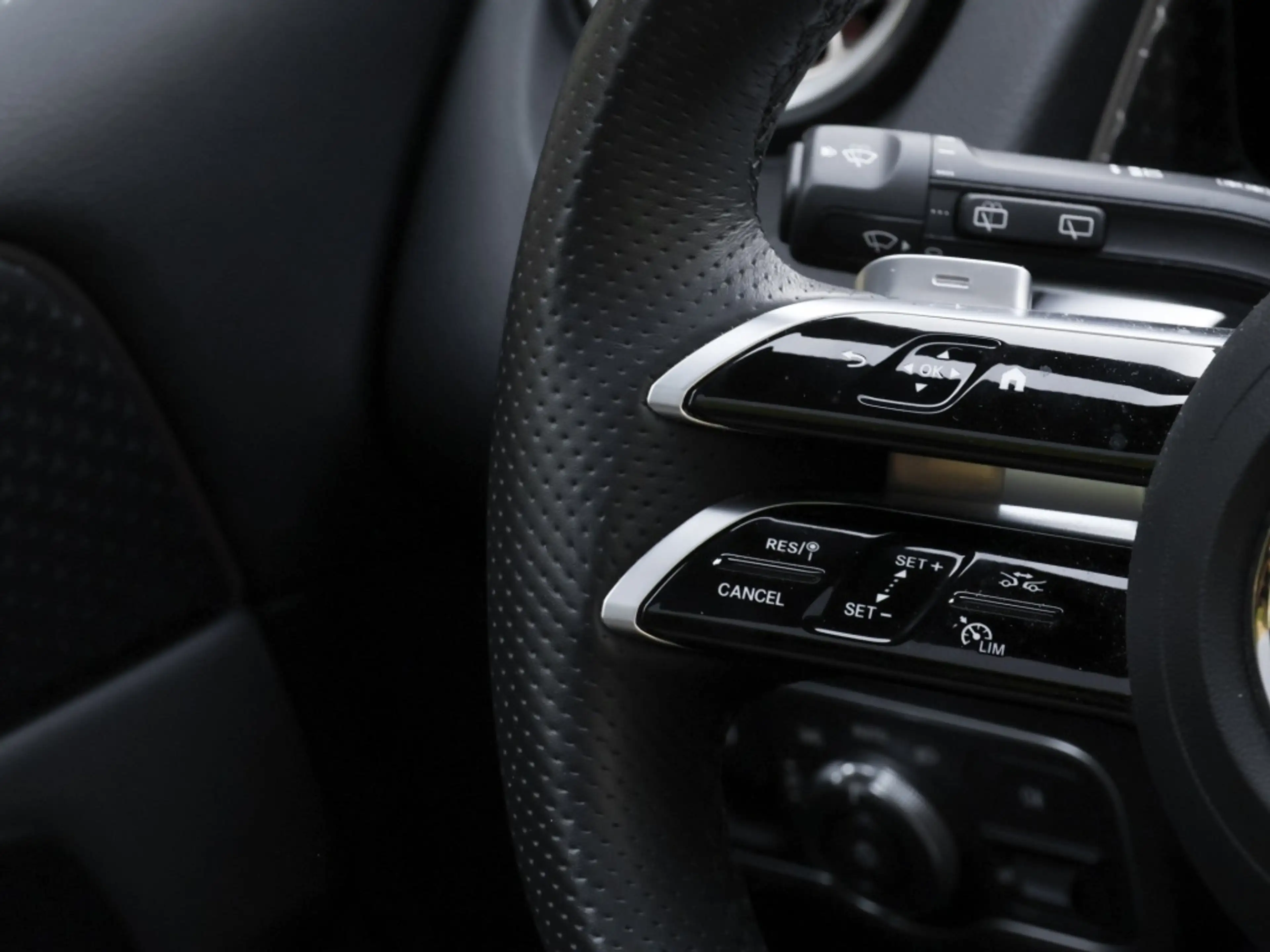 Mercedes-Benz EQB 300 4M Electr-Art/Pano/360/Ambi/Keyl/Totw/18 — photo 11