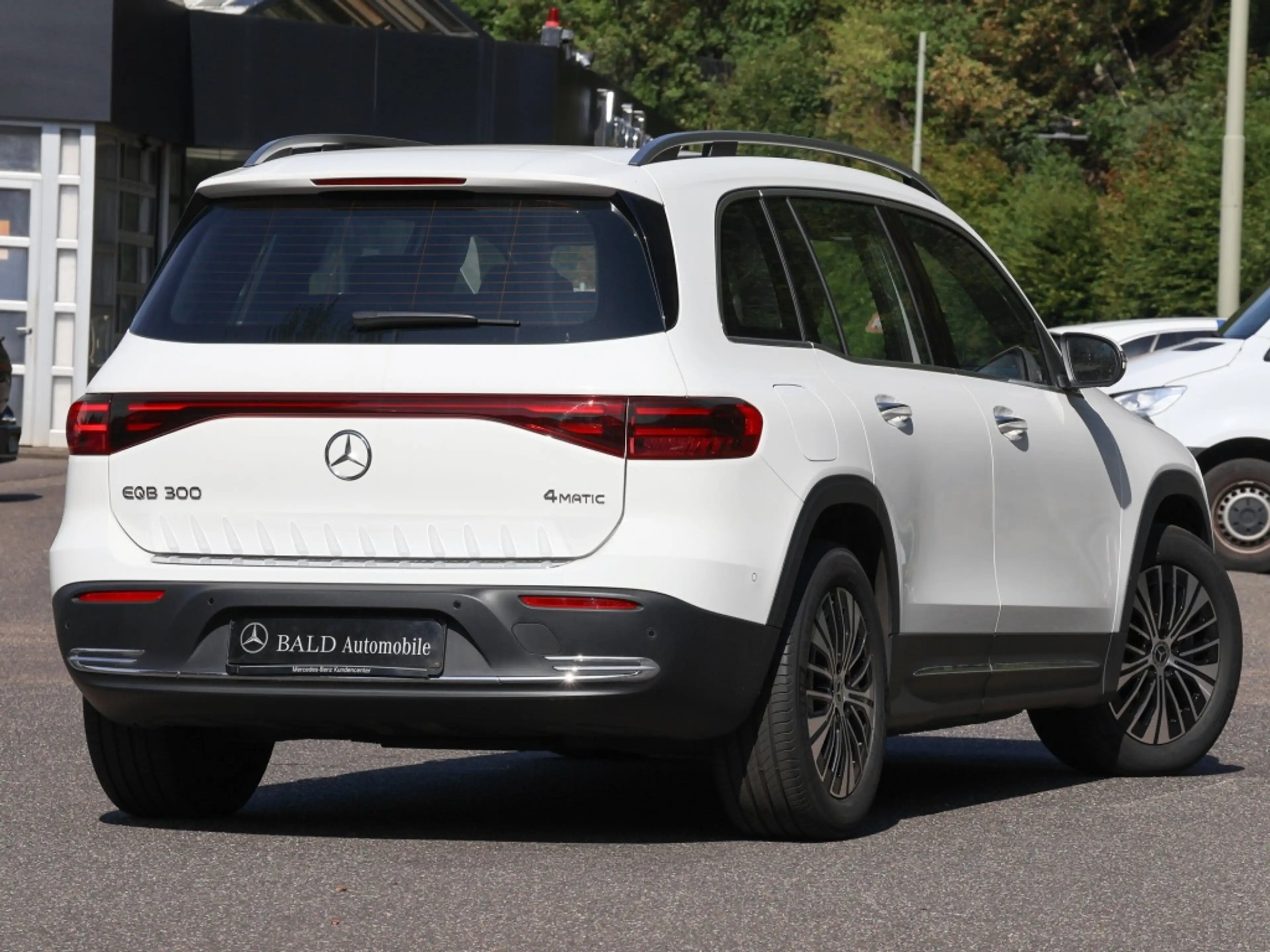 Mercedes-Benz EQB 300 4M Electr-Art/Pano/360/Ambi/Keyl/Totw/18 — photo 3