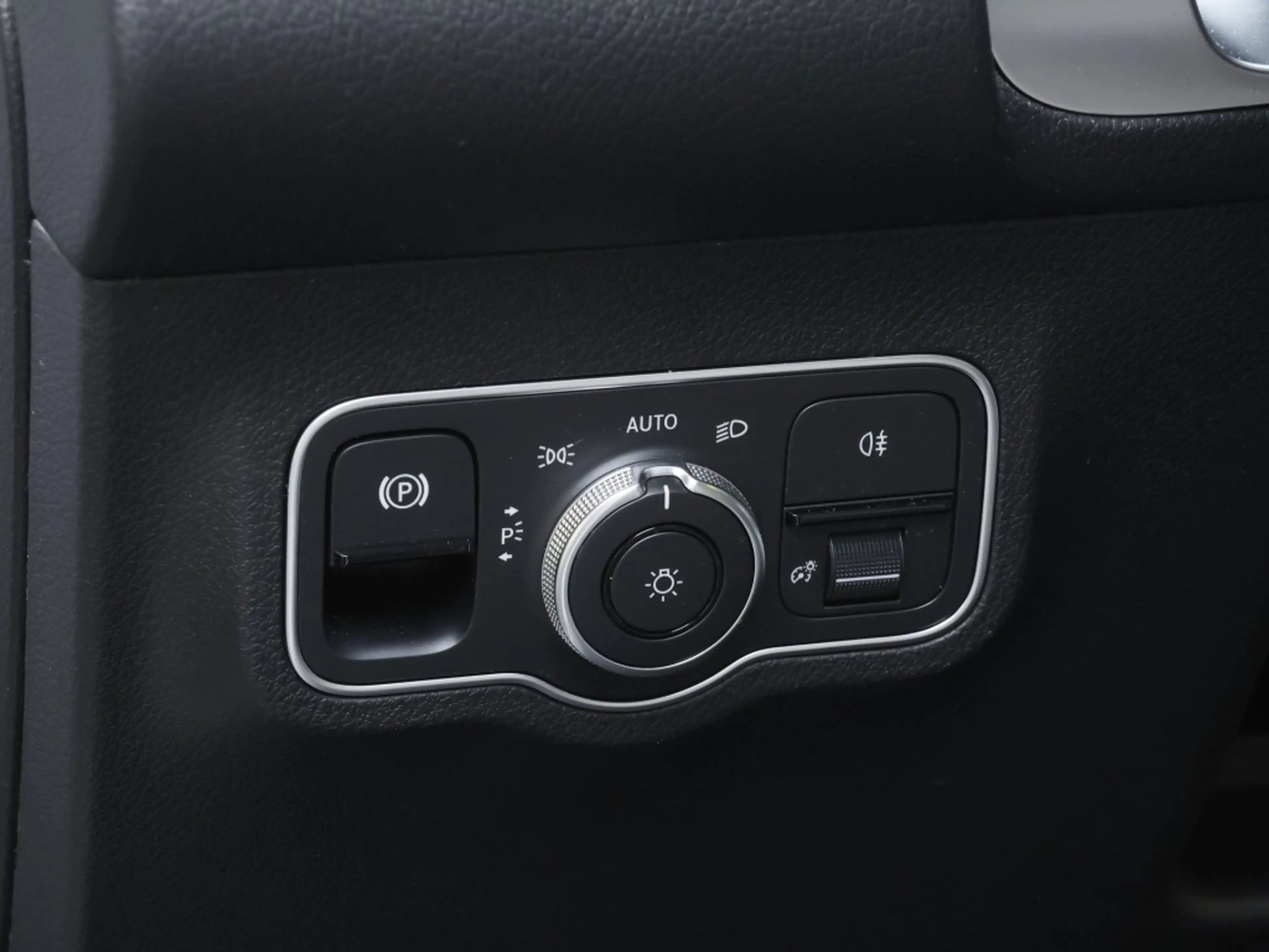 Mercedes-Benz EQB 300 4M Electr-Art/Pano/360/Ambi/Keyl/Totw/18 — photo 14