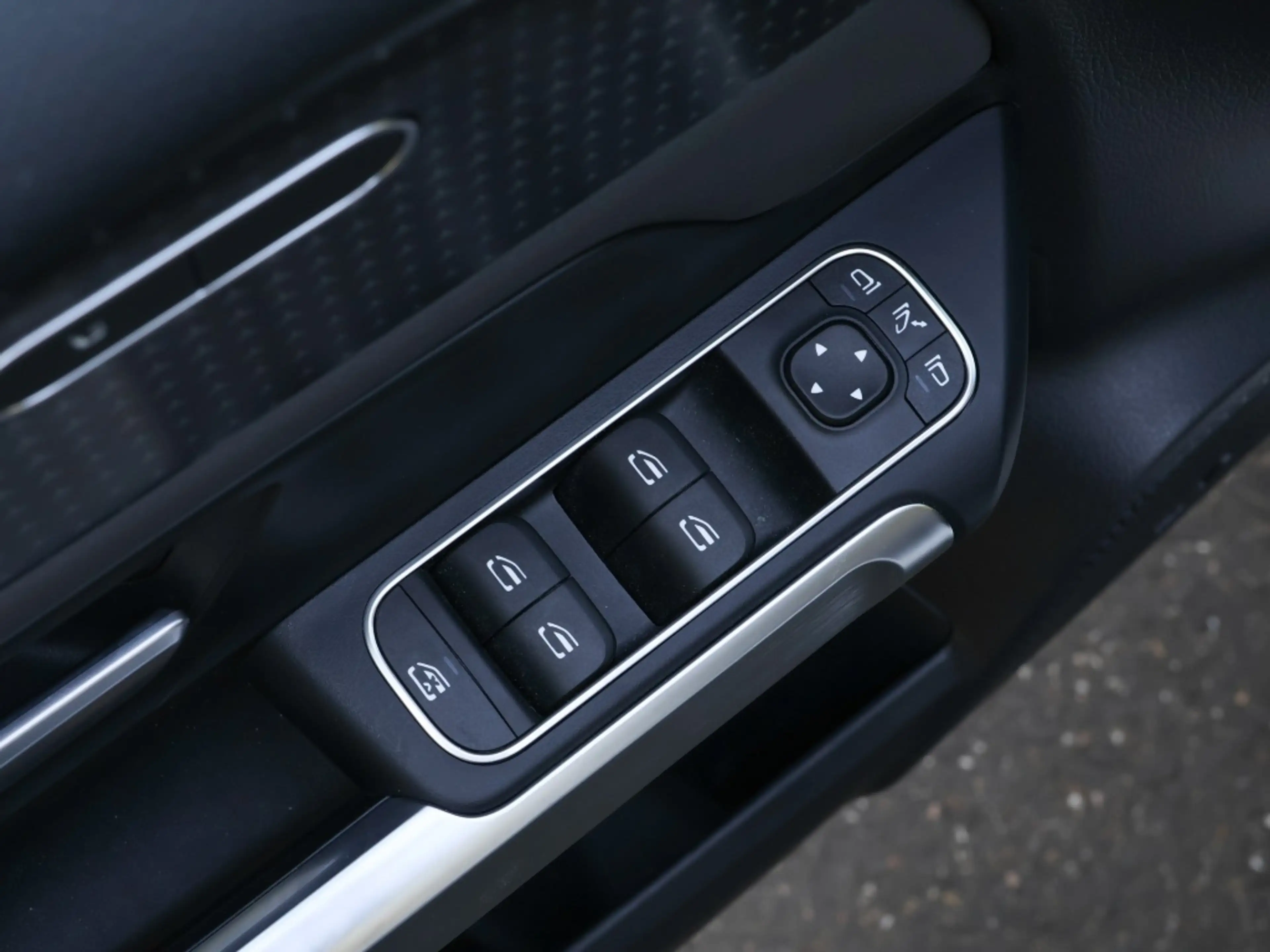 Mercedes-Benz EQB 300 4M Electr-Art/Pano/360/Ambi/Keyl/Totw/18 — photo 13