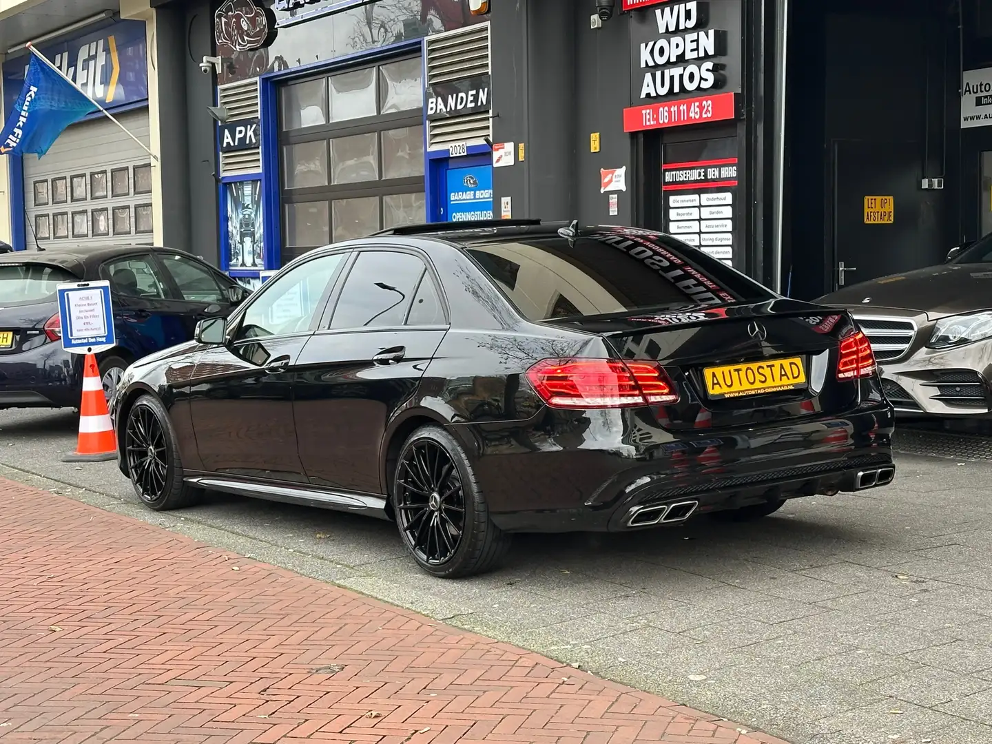 Mercedes-Benz E 350 CGI Edition Sport AMG 4-Matic Černá - 2
